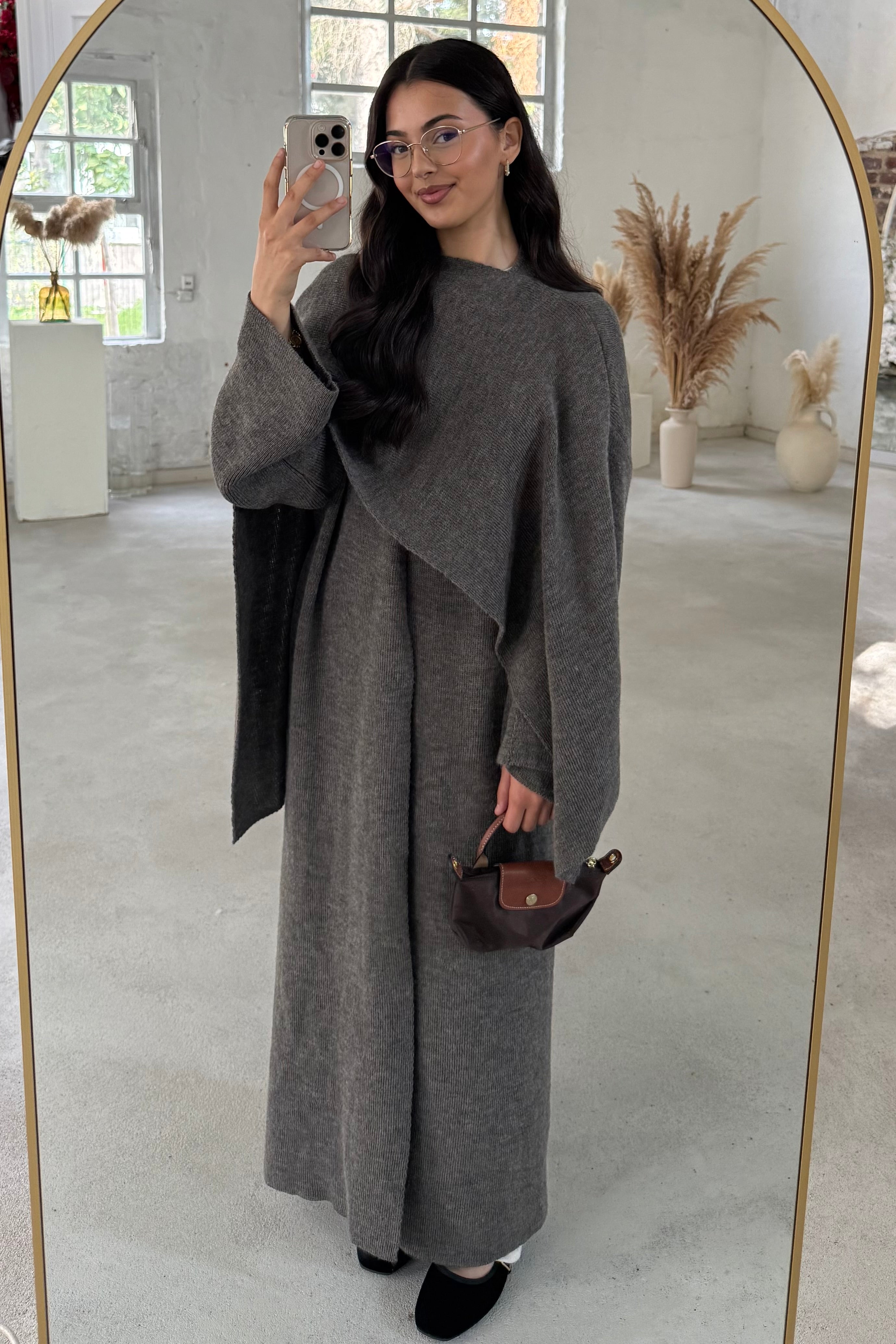 Cleo Strick Cape in lang