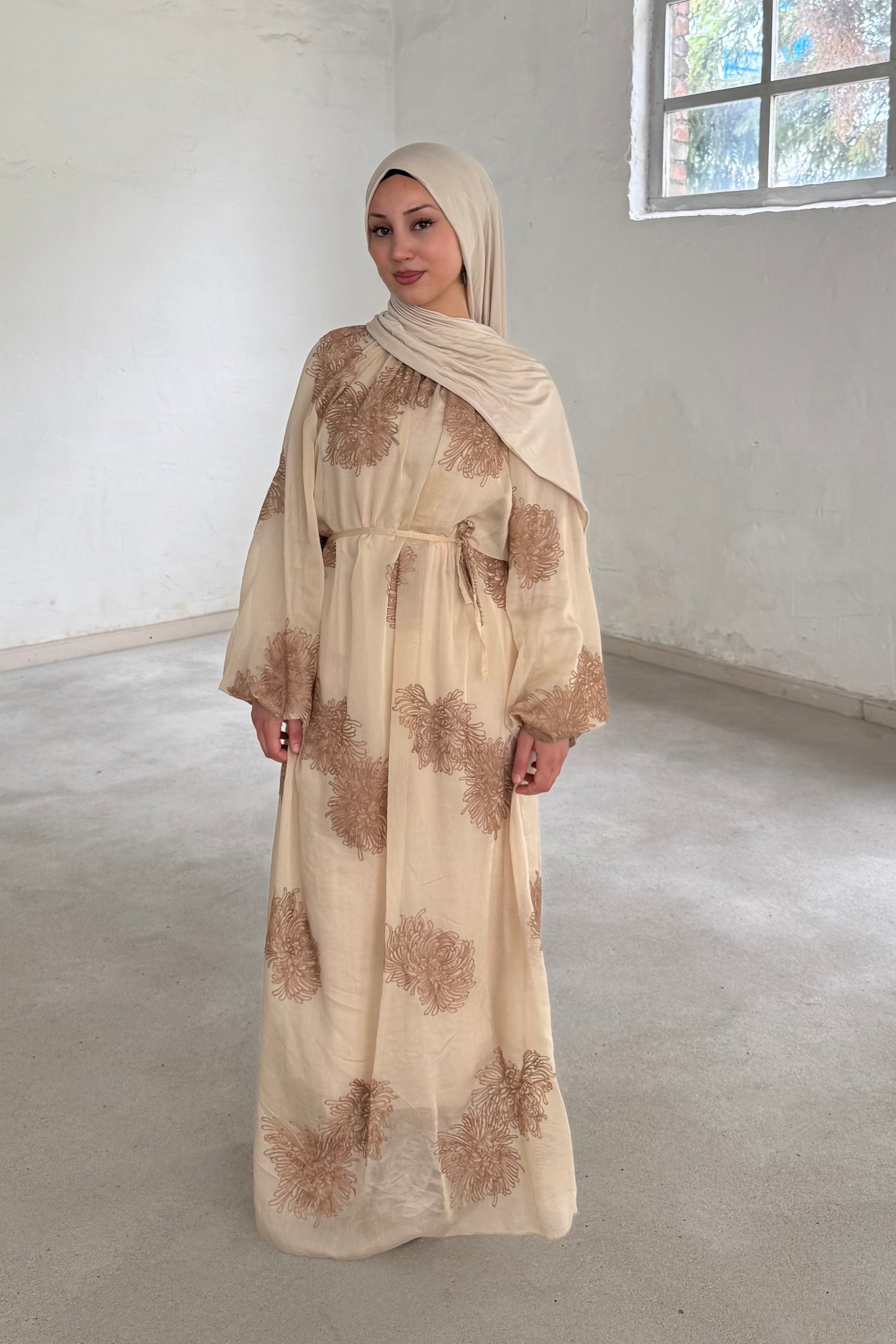 Nihal Kleid