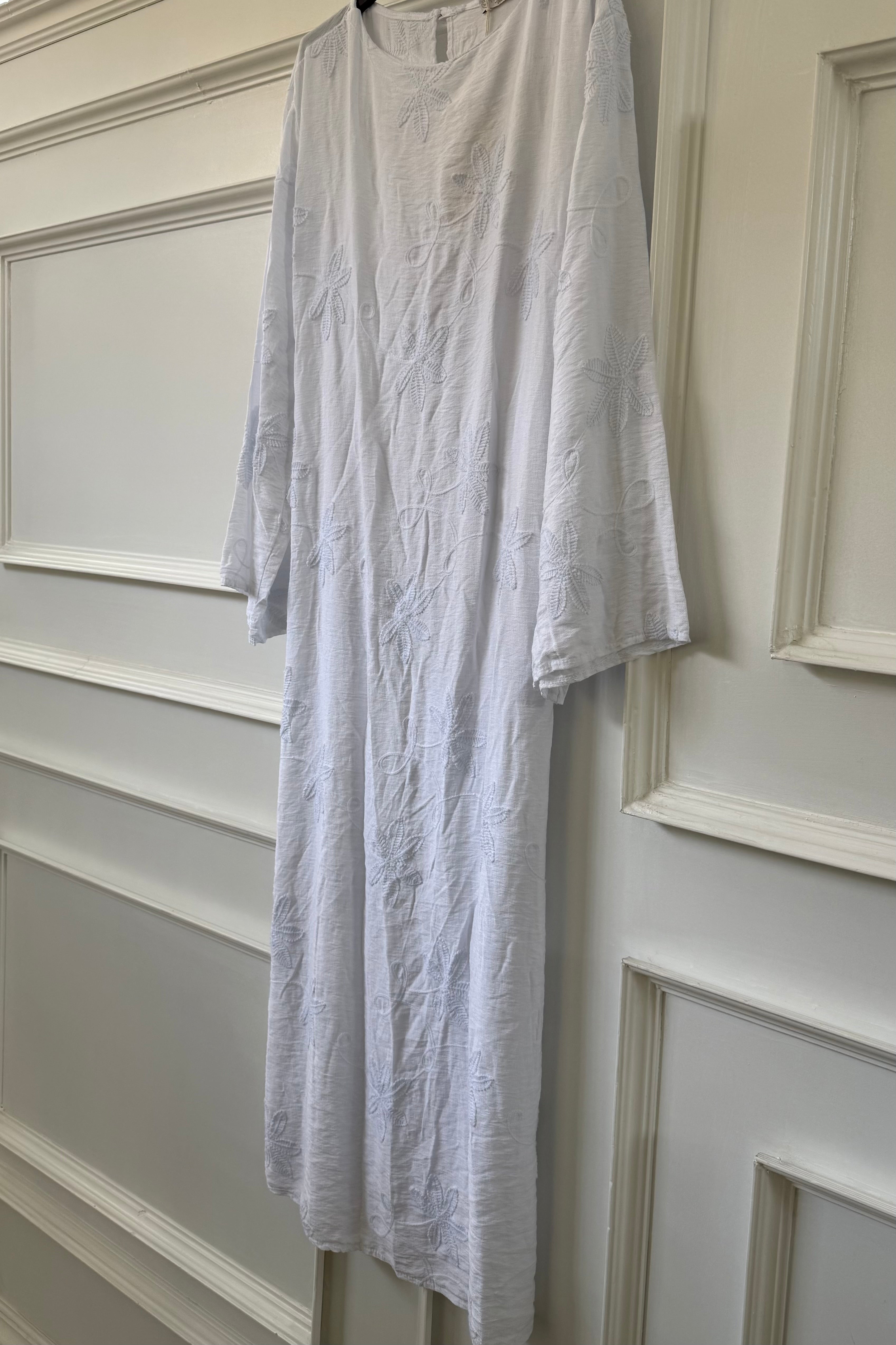 Belin Kleid mit gestickten Blumen