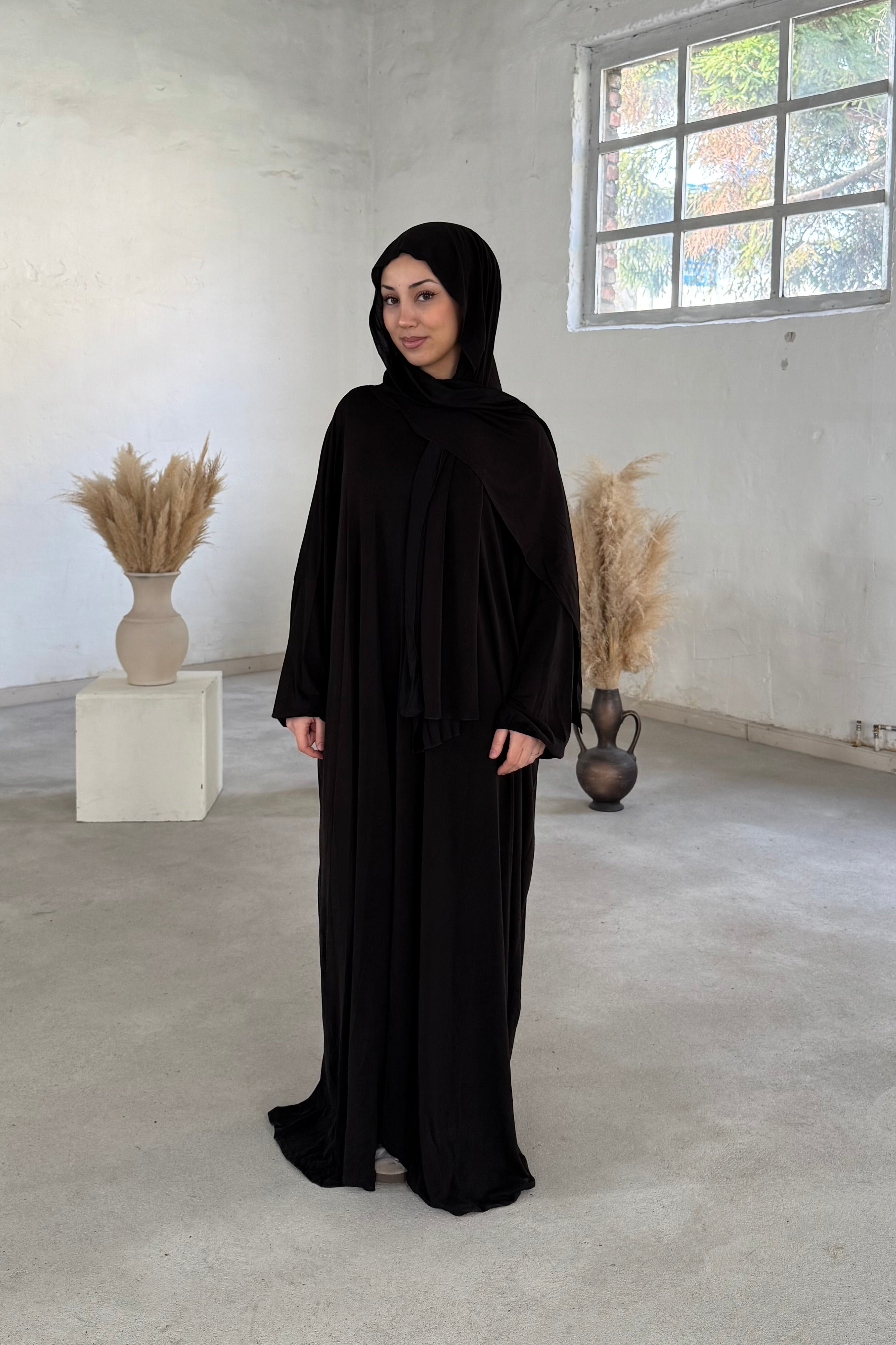 Abaya mit integriertem Hijab
