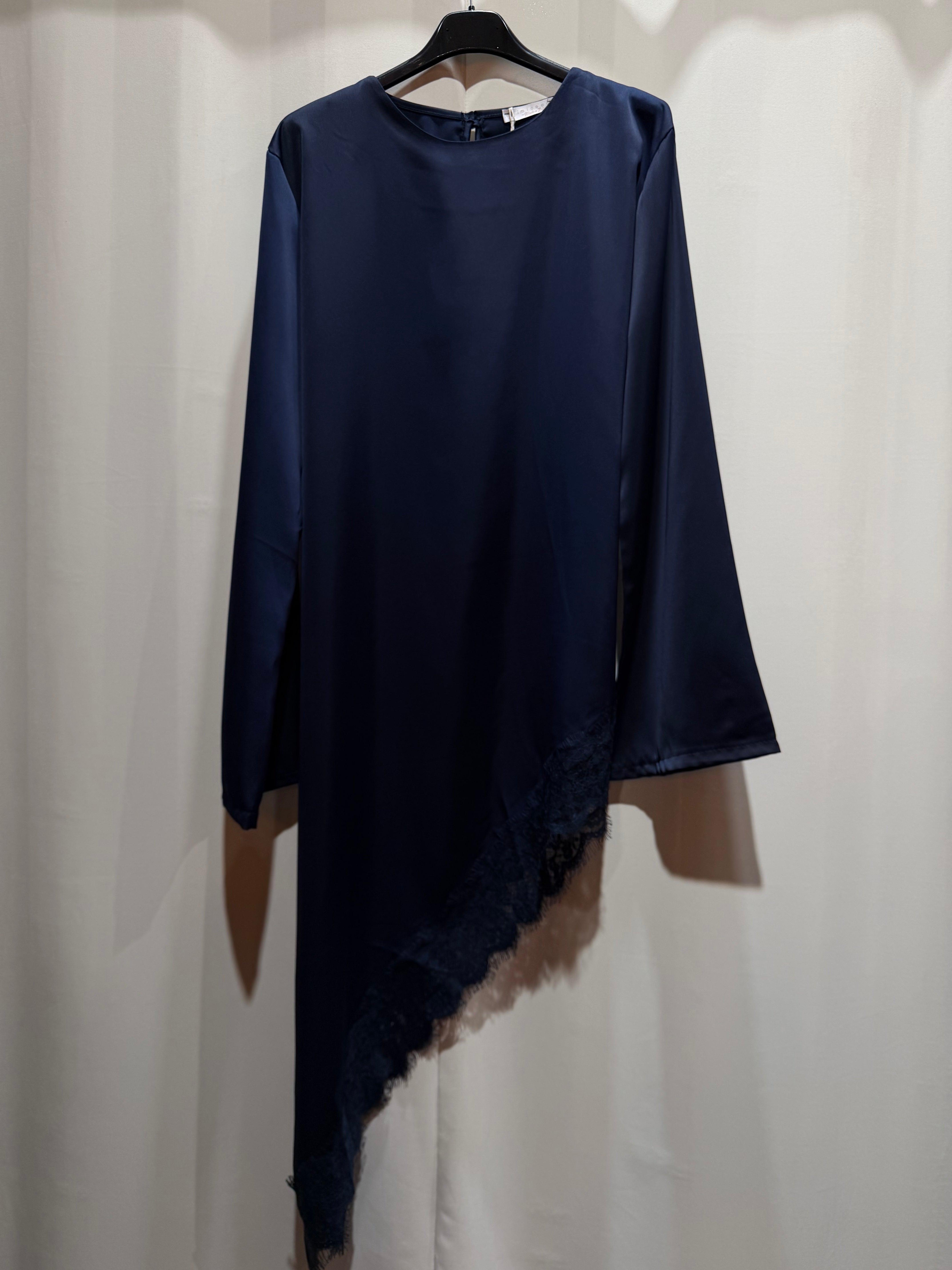 Mona Spitzen-Oberteil in lang