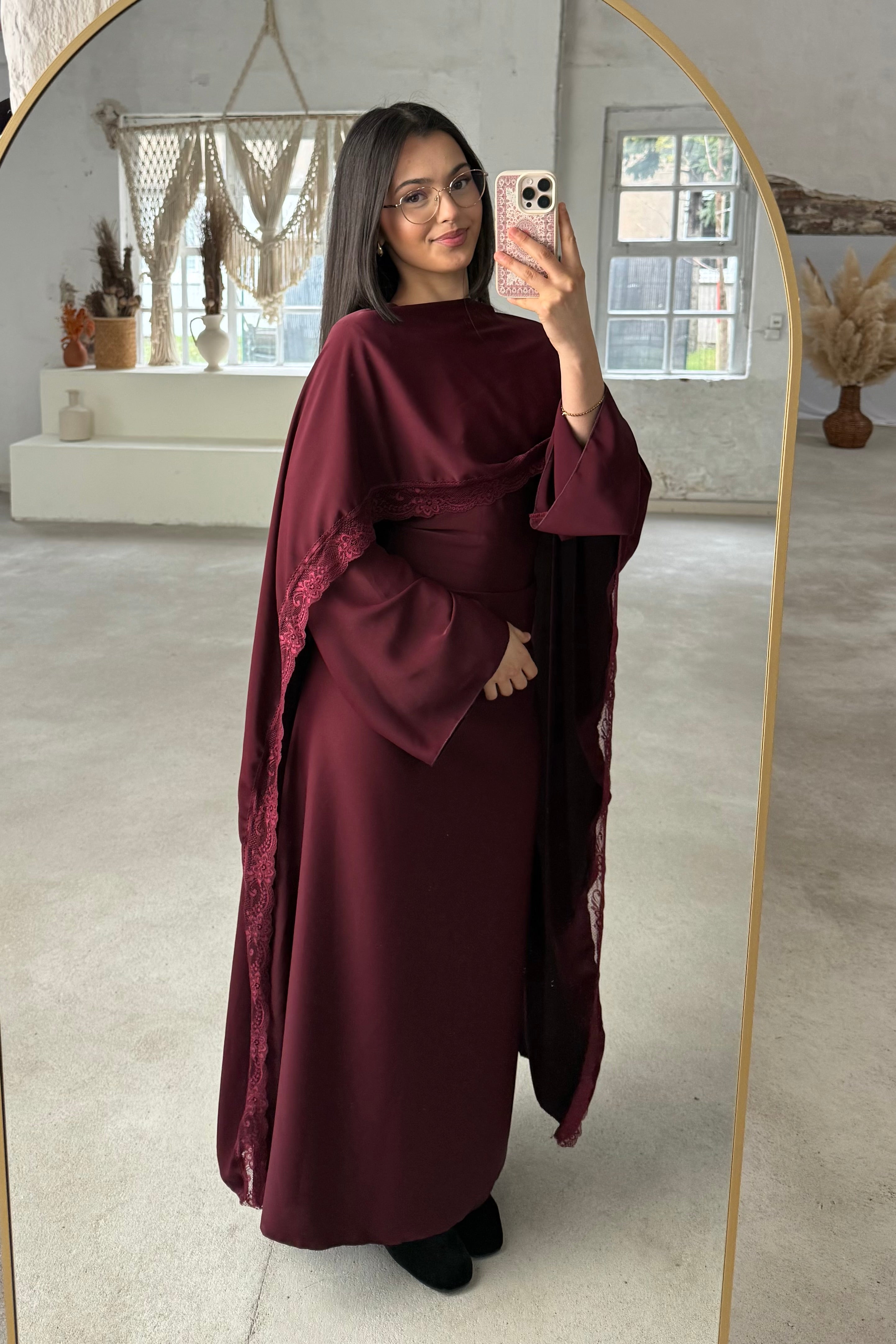 Nura Spitzen-Abendkleid