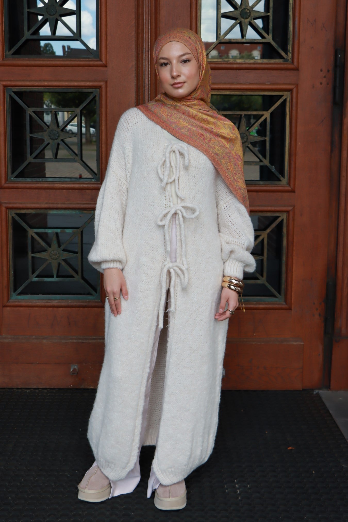 Amira Cardigan lang in Beige