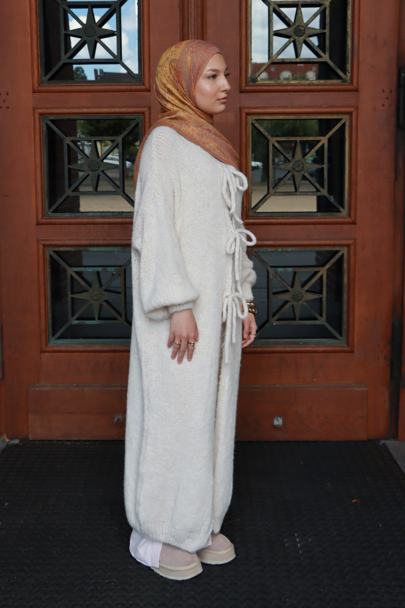 Amira Cardigan lang in Beige