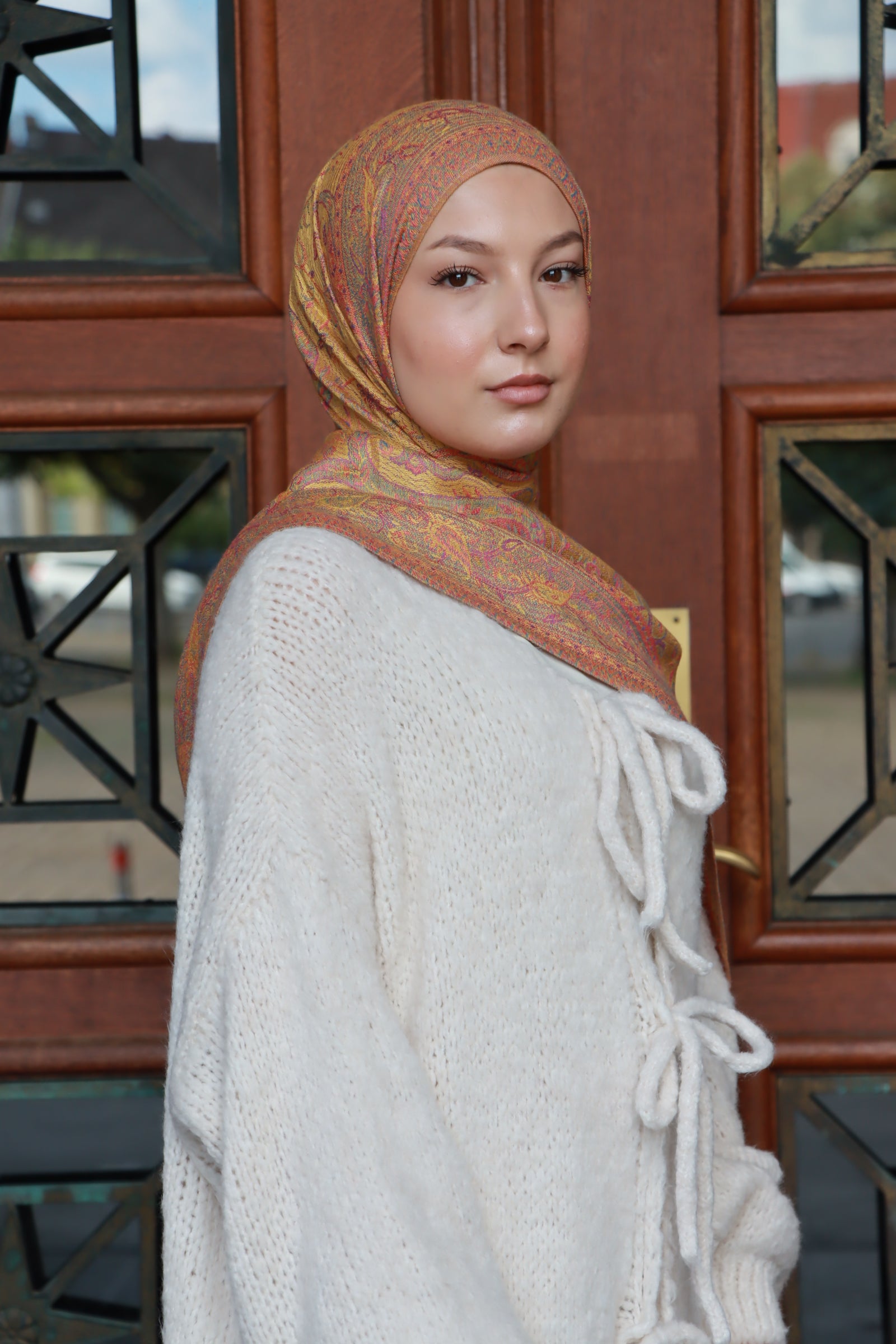 Amira Cardigan lang in Beige