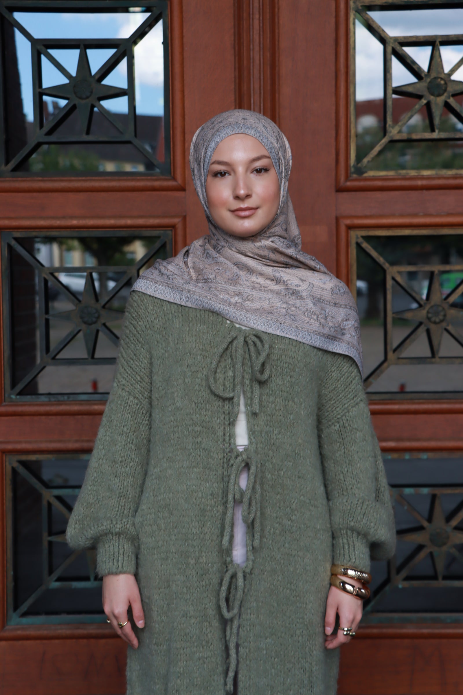 Amira Cardigan lang in Olivgrün