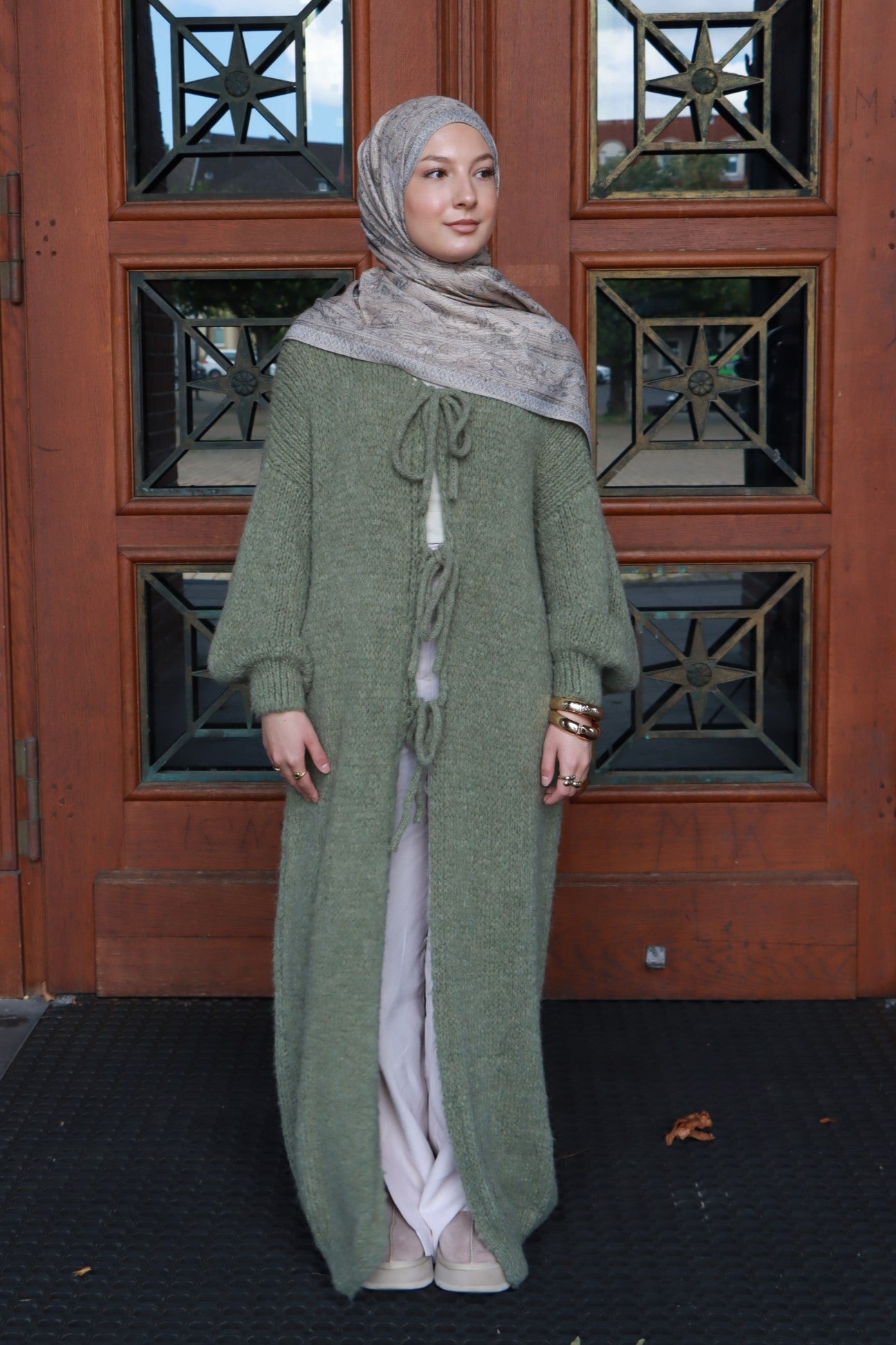 Amira Cardigan lang in Olivgrün