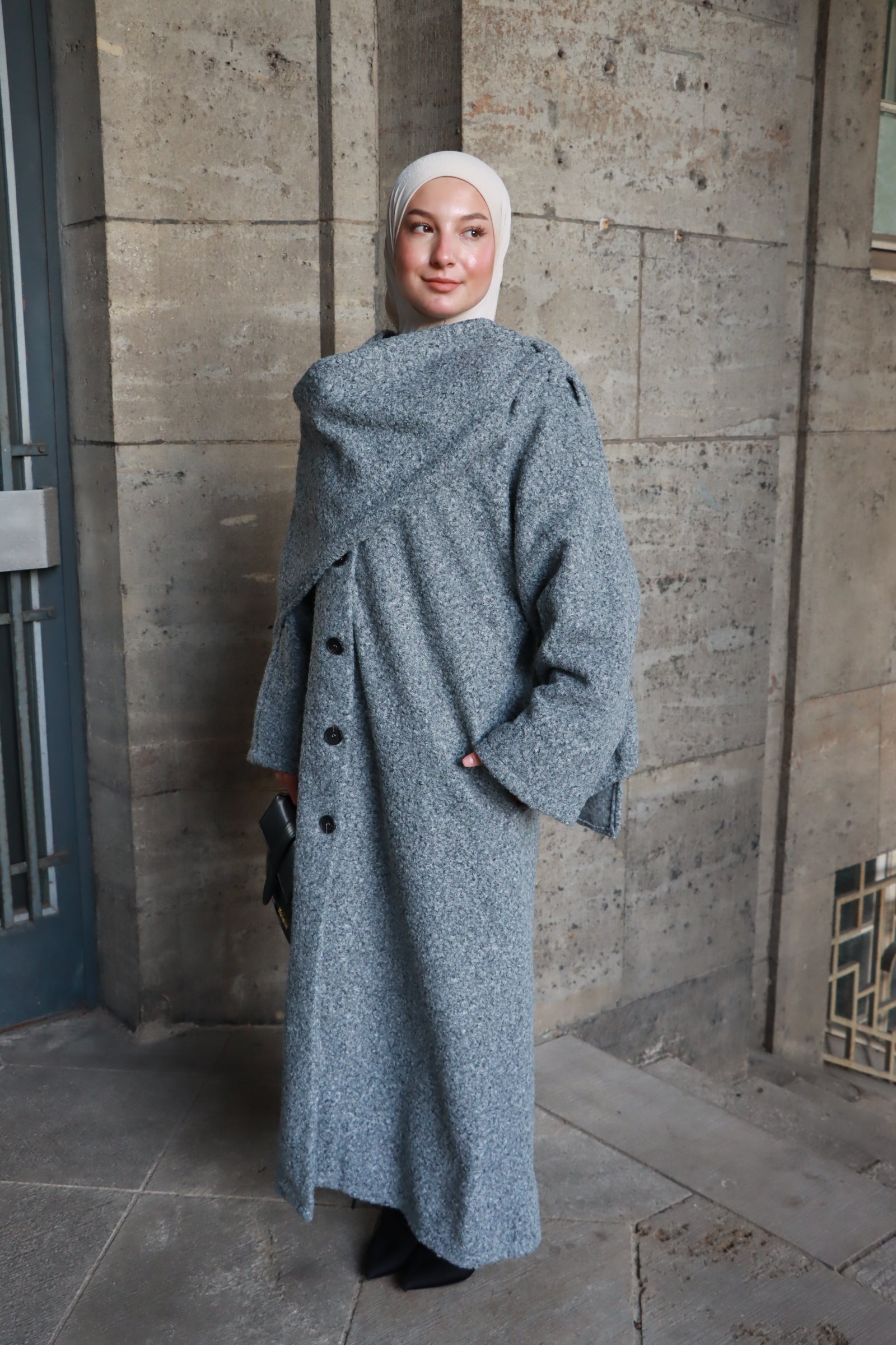 Liv Mantel mit integriertem Schal in Grau