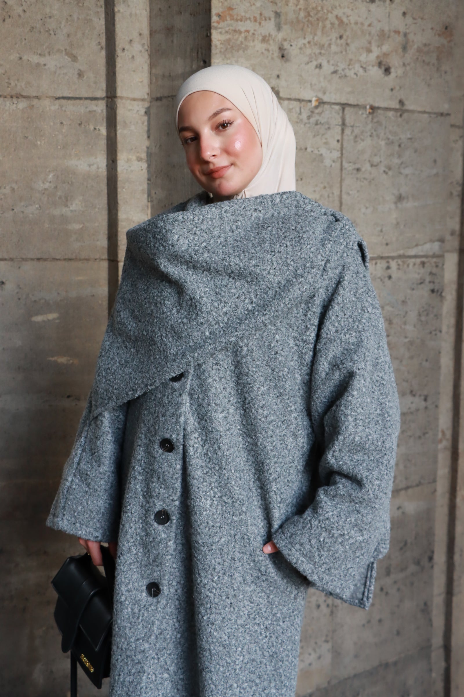 Liv Mantel mit integriertem Schal in Grau