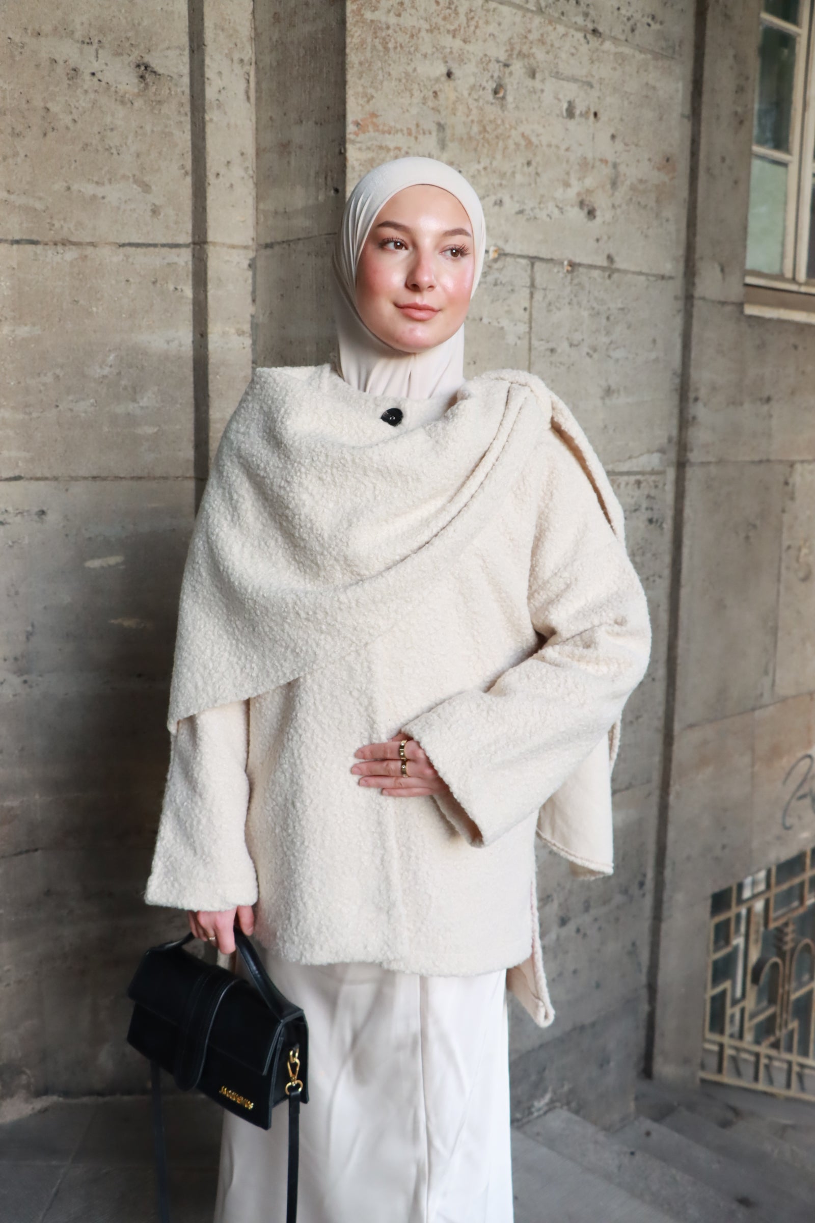 Liv Teddy Short Mantel mit integriertem Schal