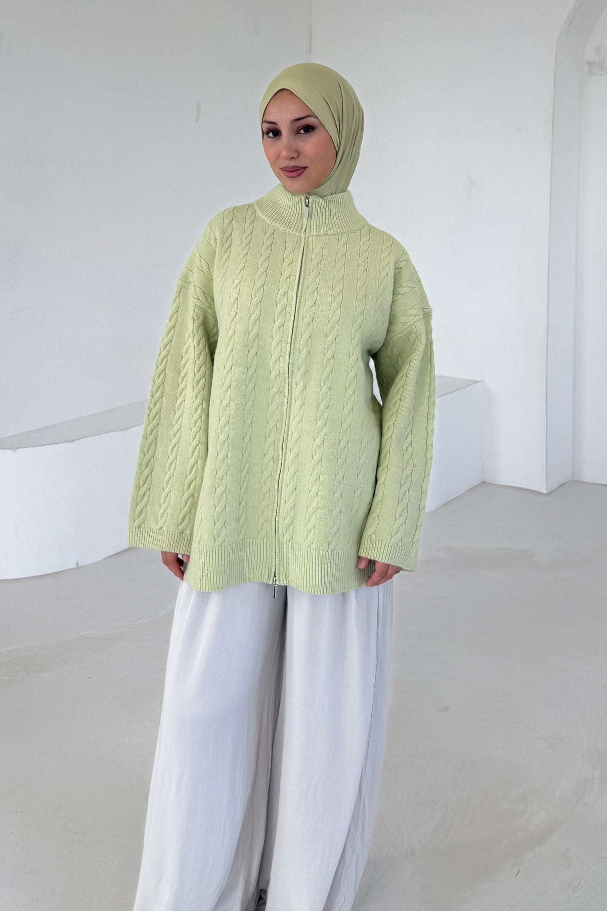 Ece Cardigan mit Zopfmuster
