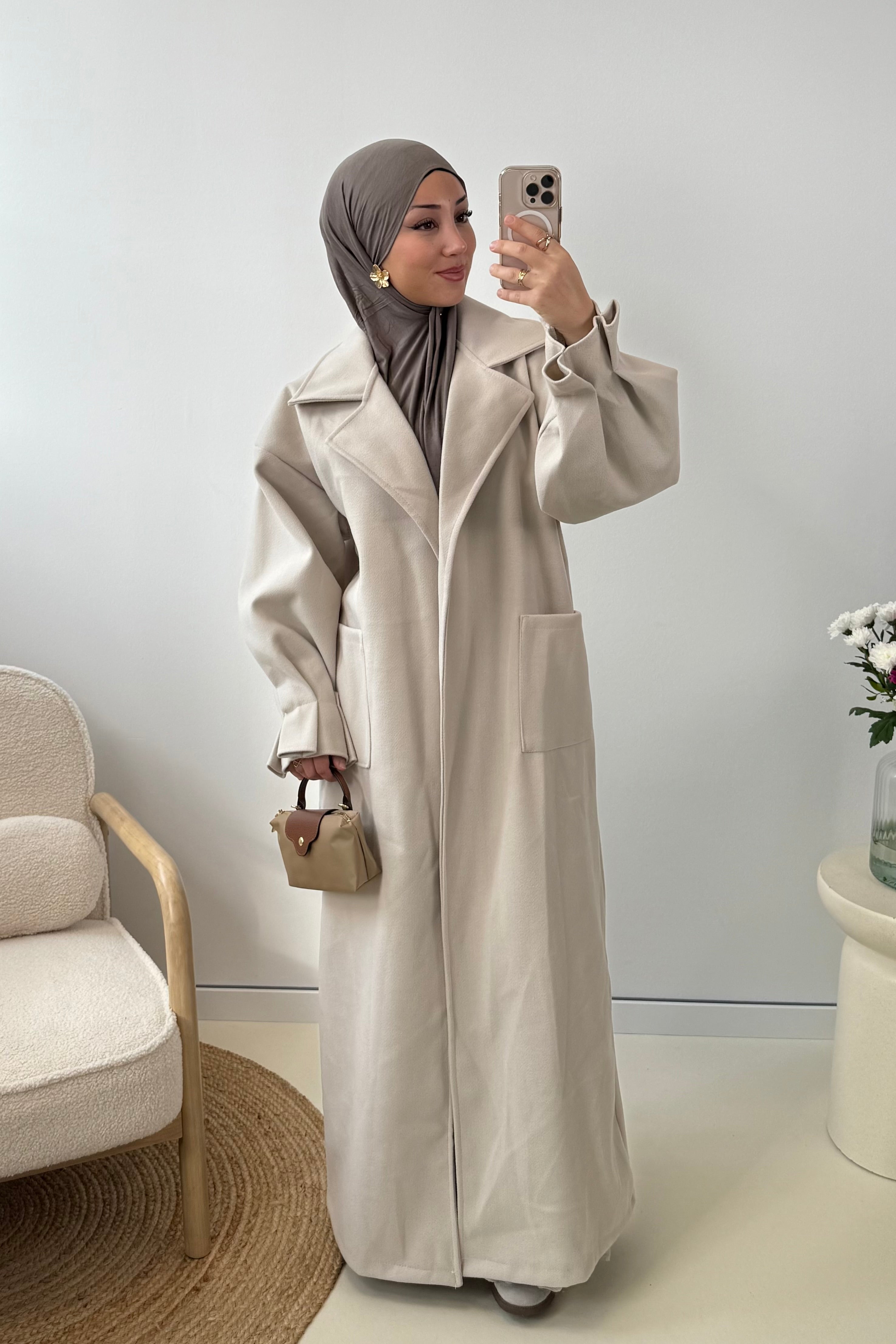 Ruba Mantel