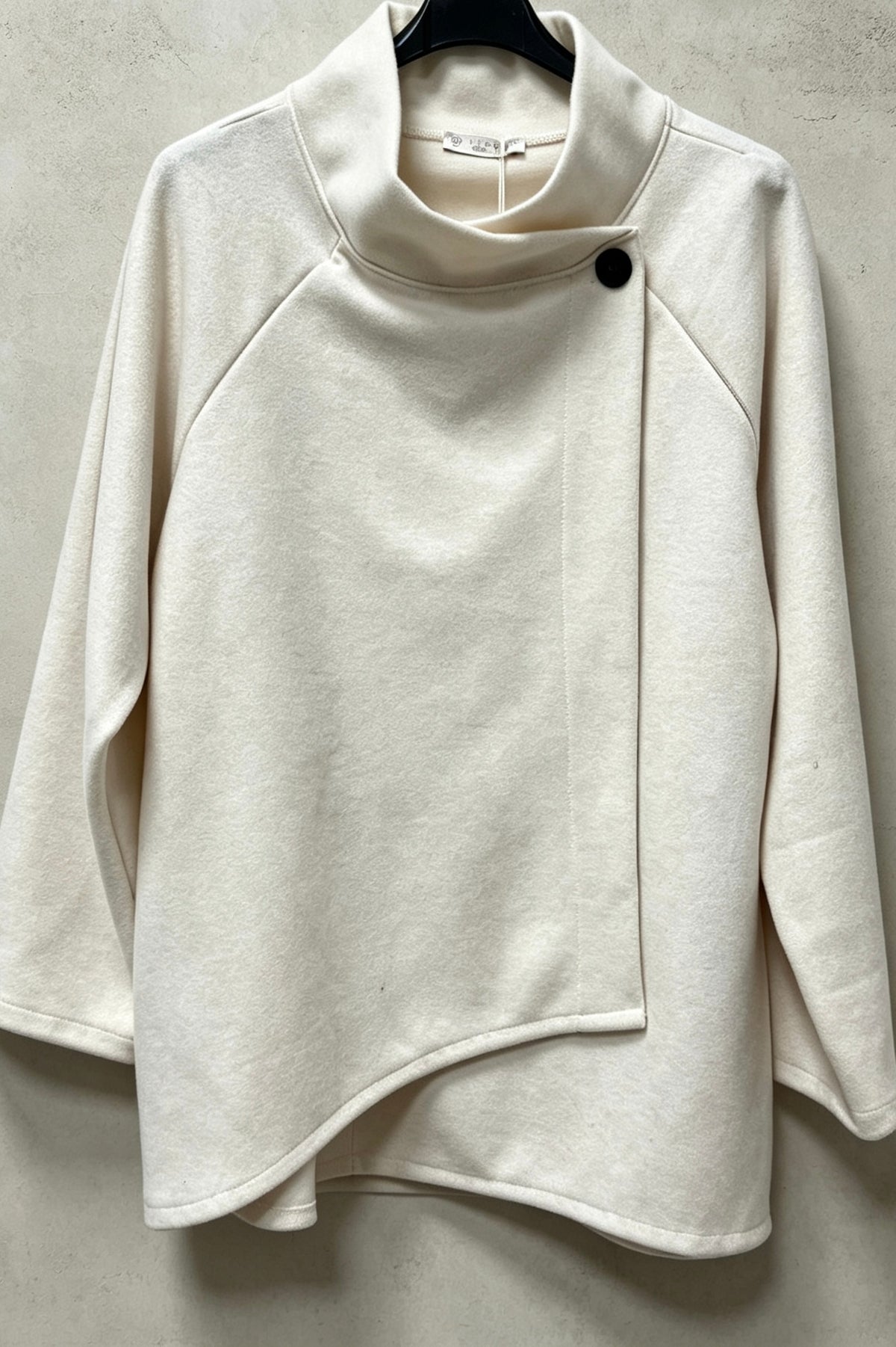 Malak Poncho