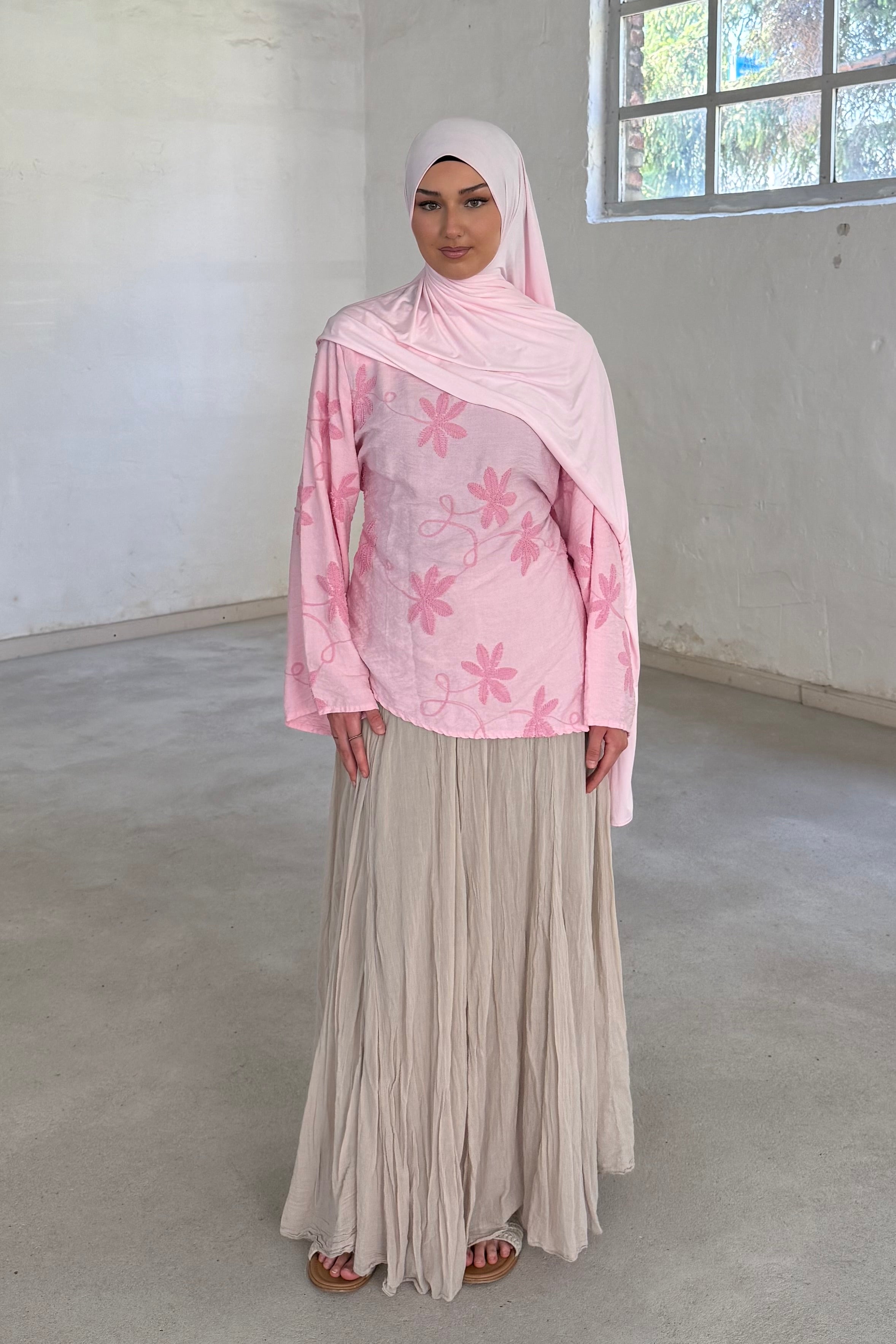 Belin Oberteil mit gestickten Blumen