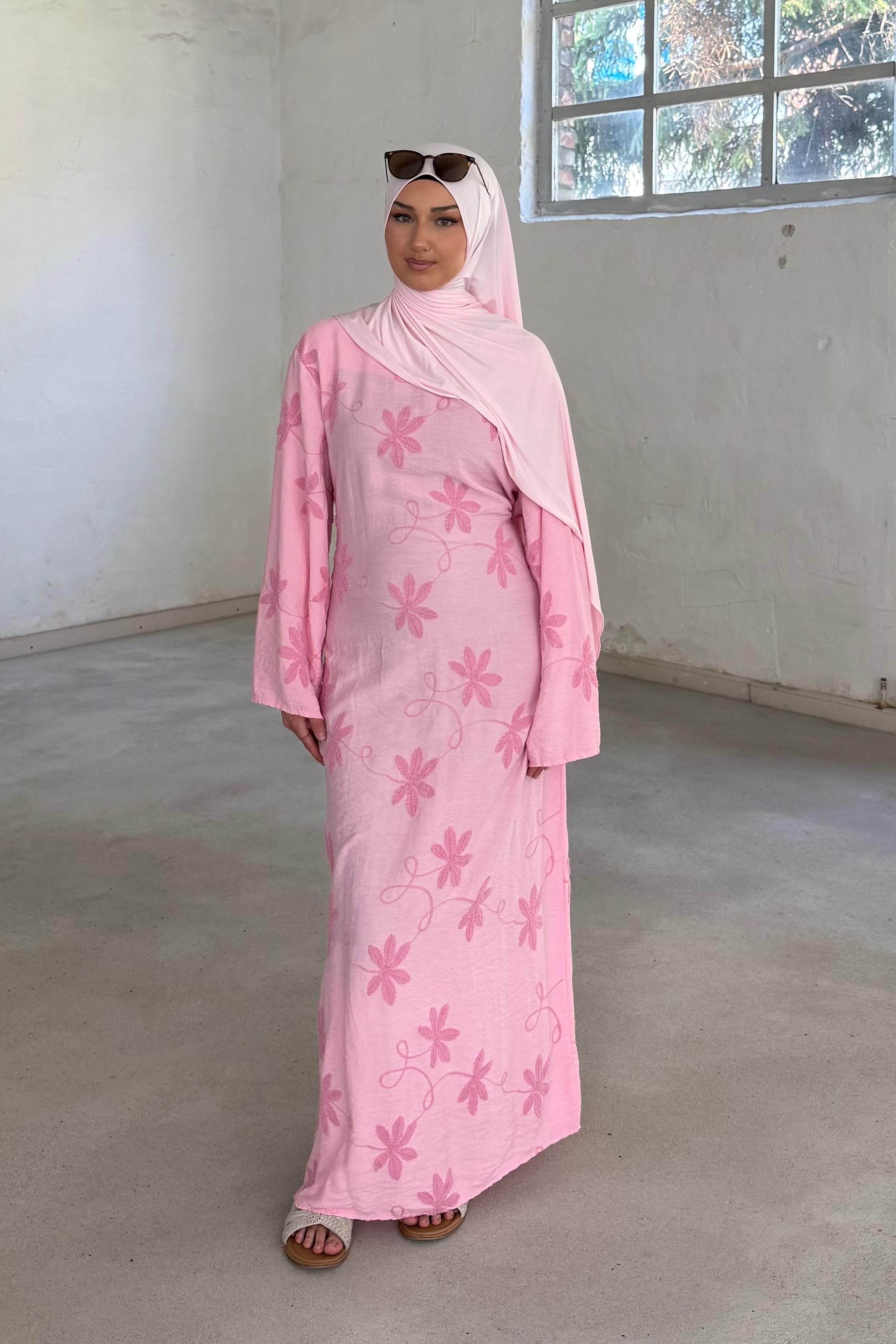 Belin Kleid mit gestickten Blumen