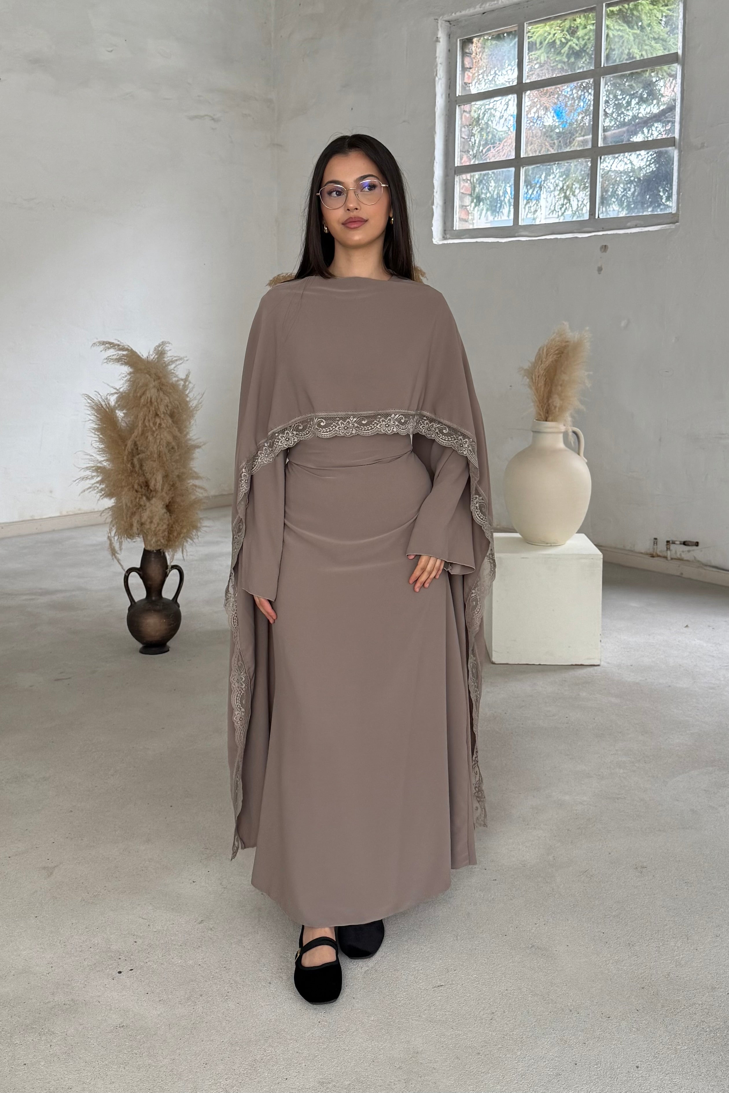 Nura Spitzen-Abendkleid