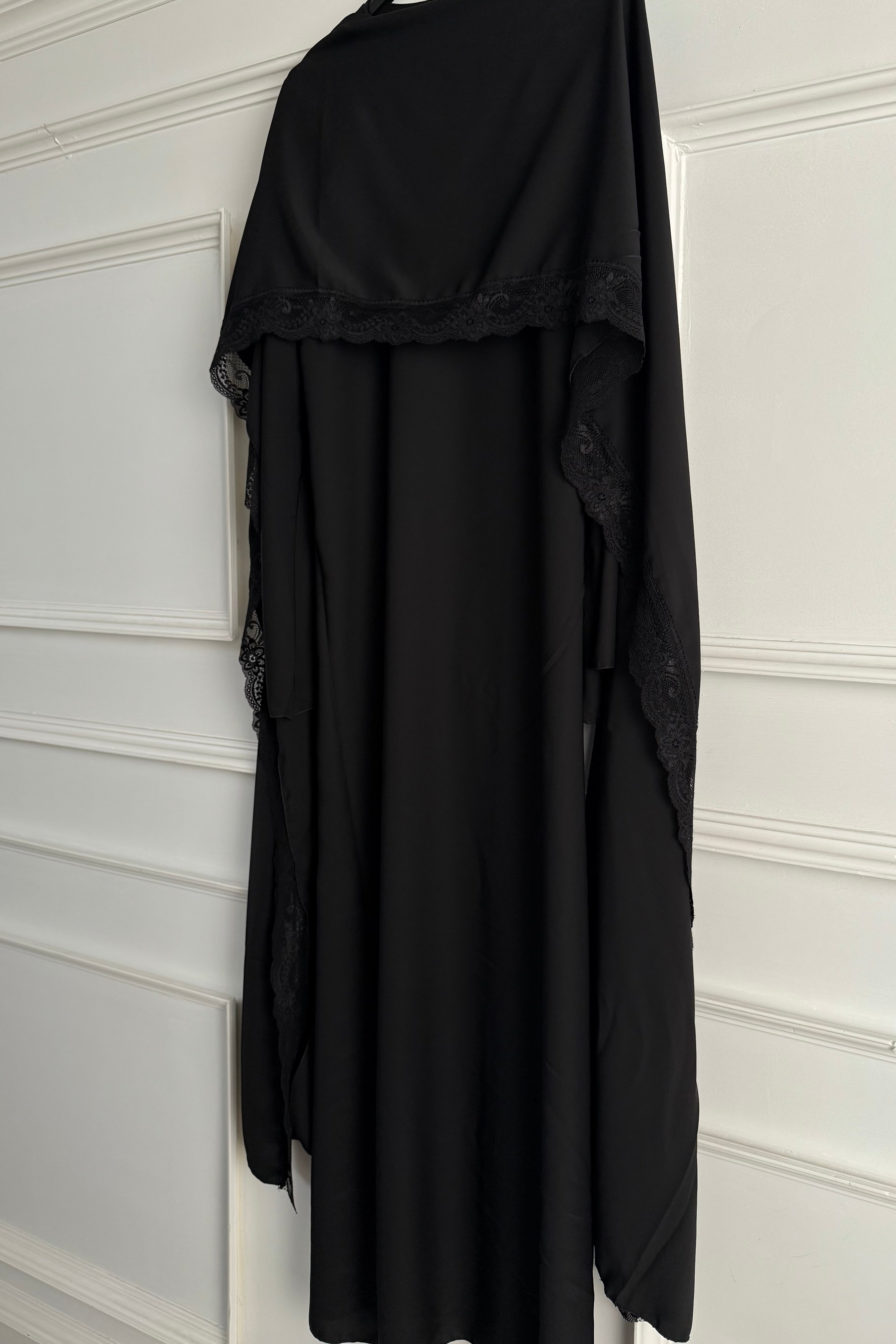 Nura Spitzen-Abendkleid