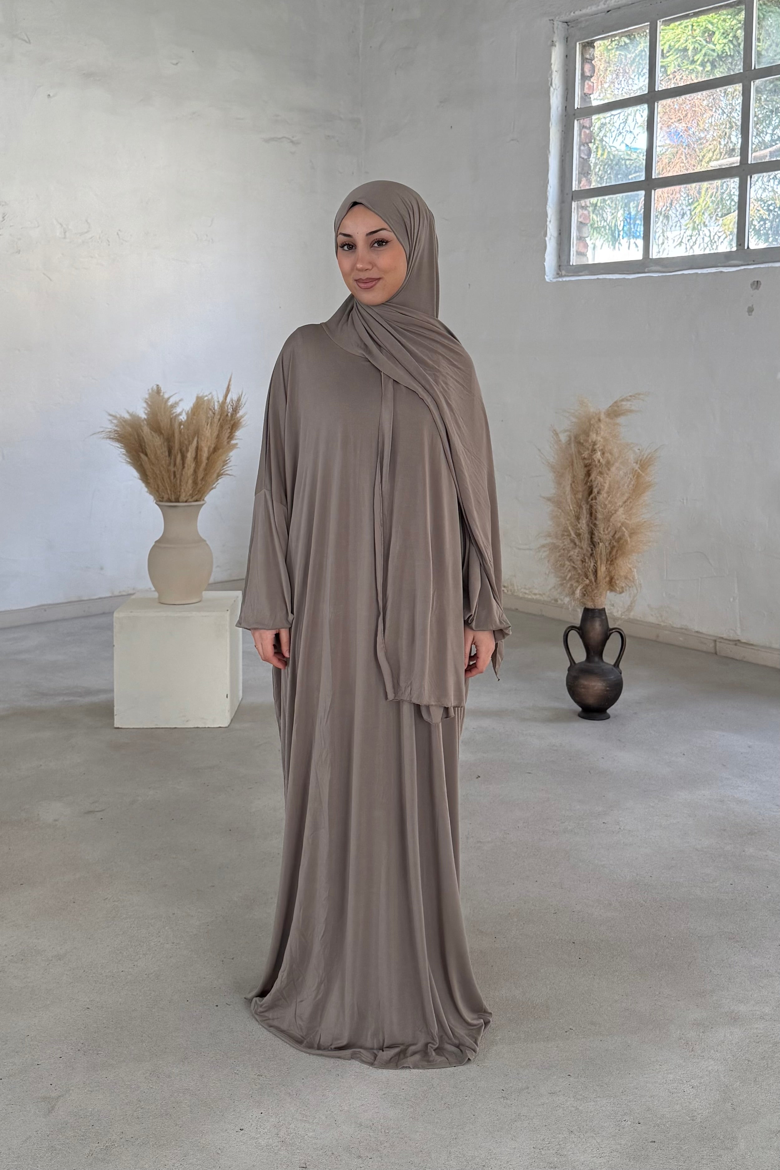 Abaya mit integriertem Hijab