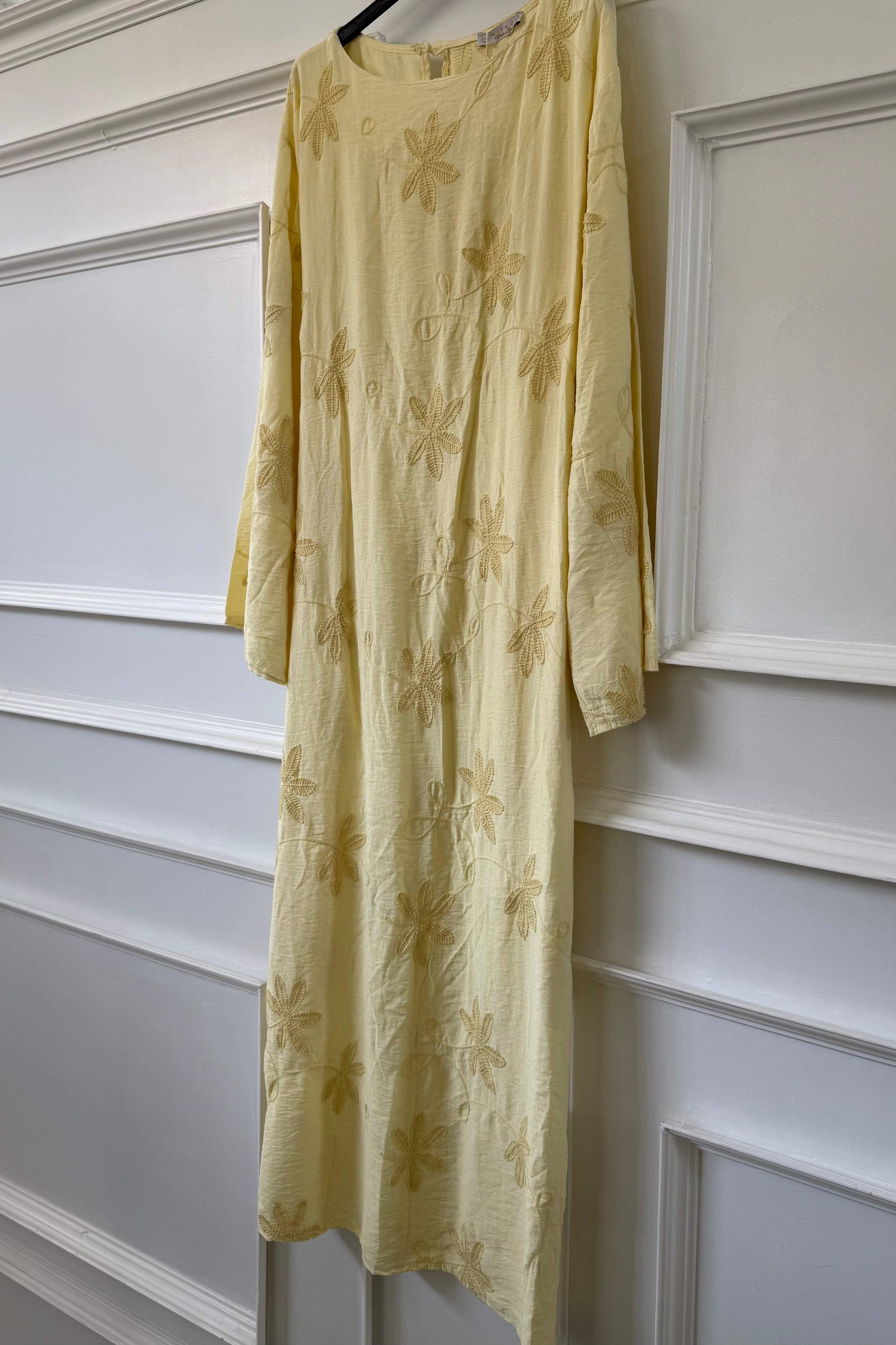 Belin Kleid mit gestickten Blumen