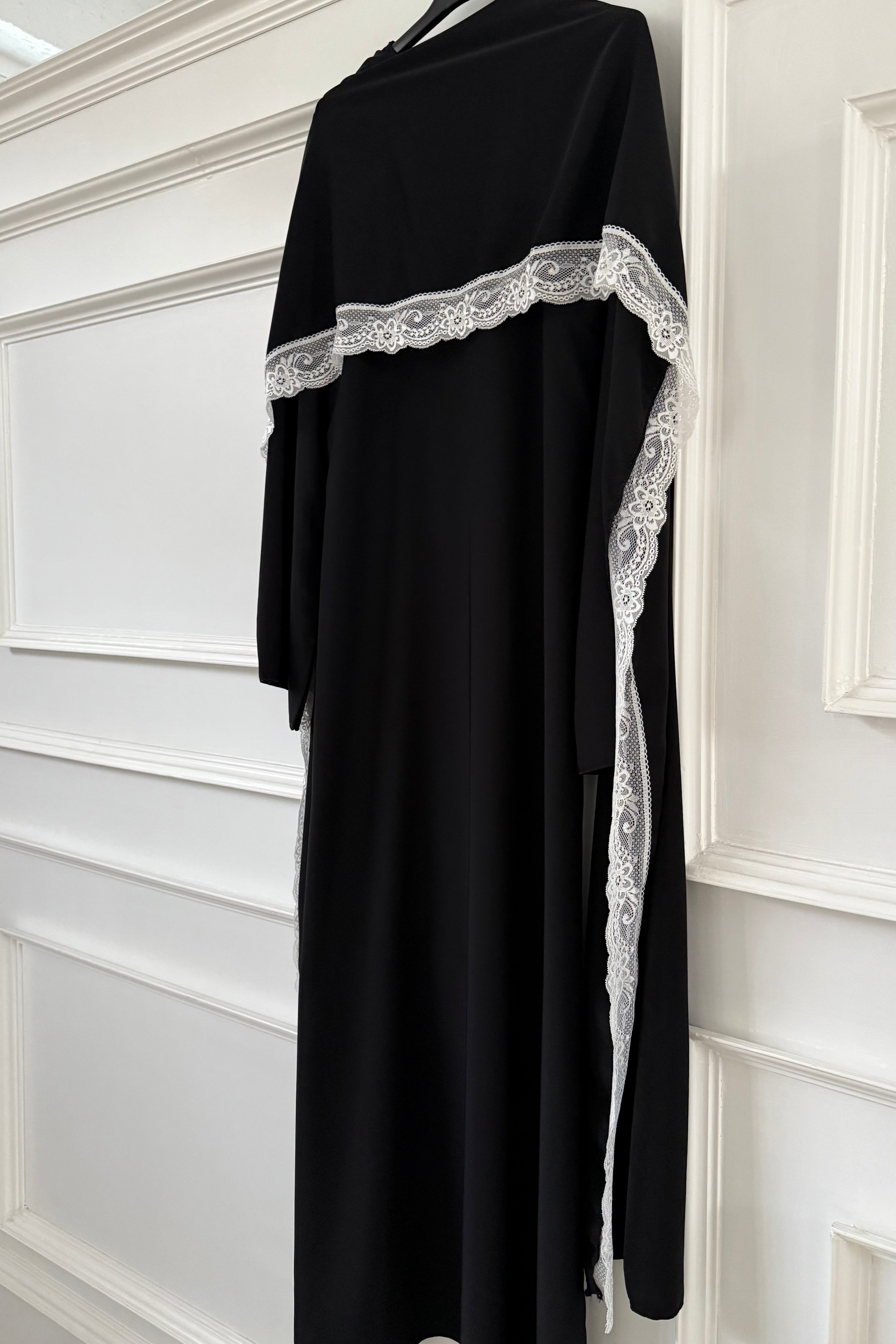 Nura Spitzen-Abendkleid