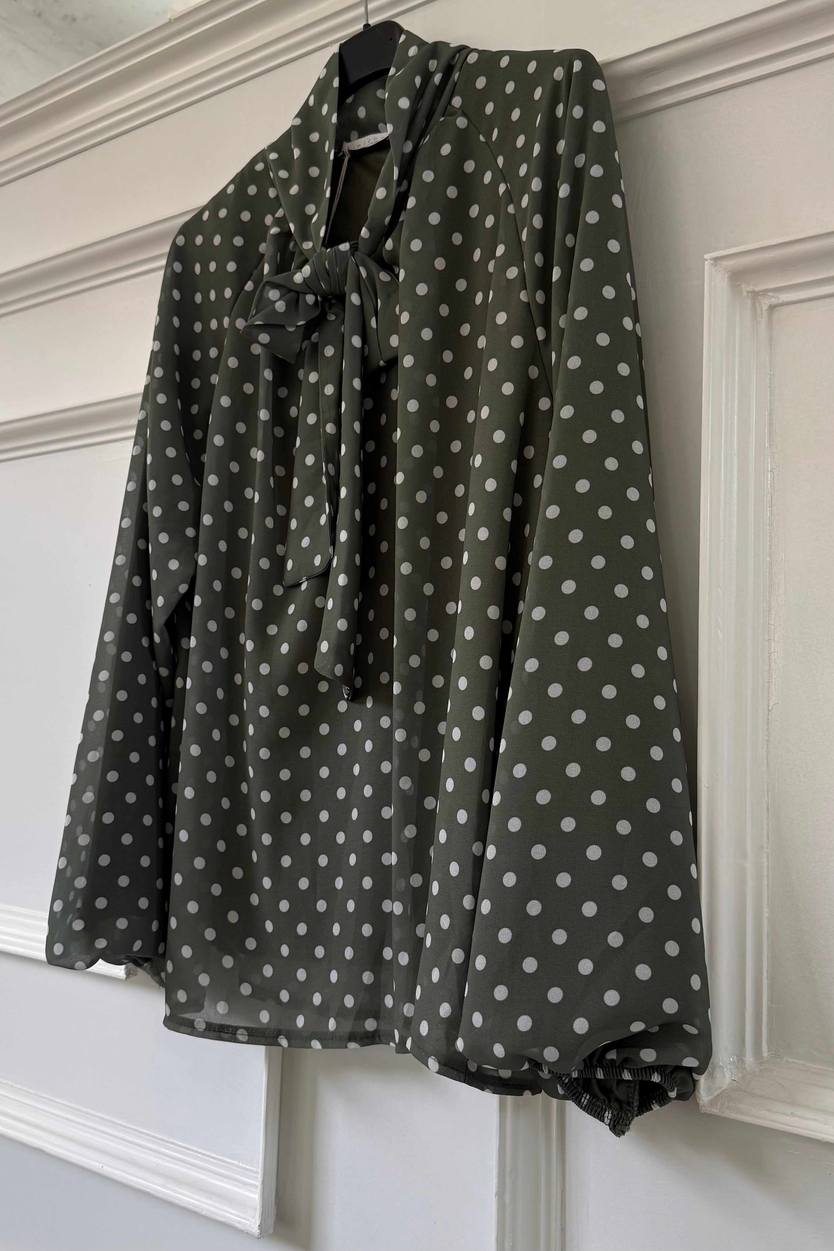 Belle Bluse mit Punkten