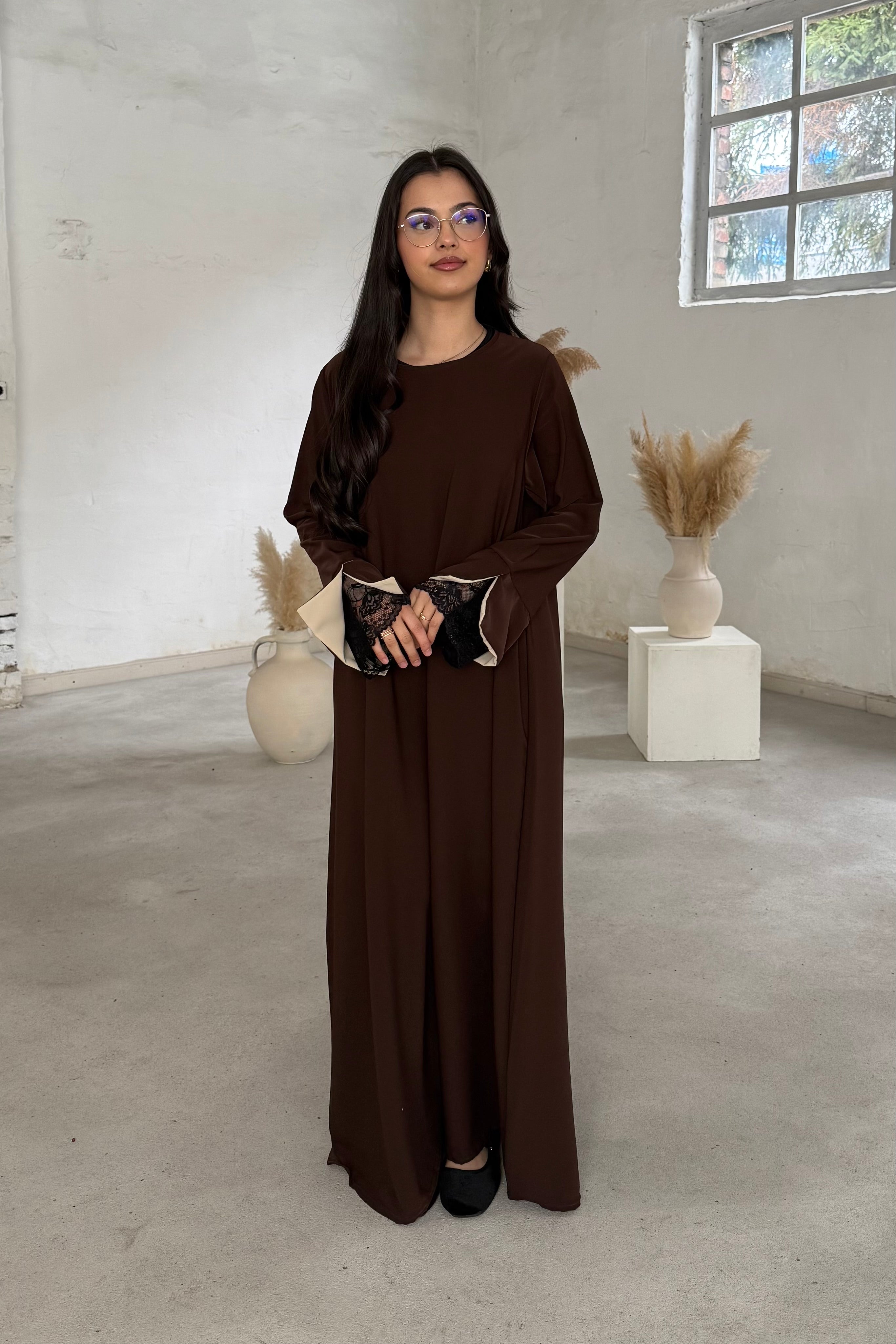 Blair Abaya mit Spitze