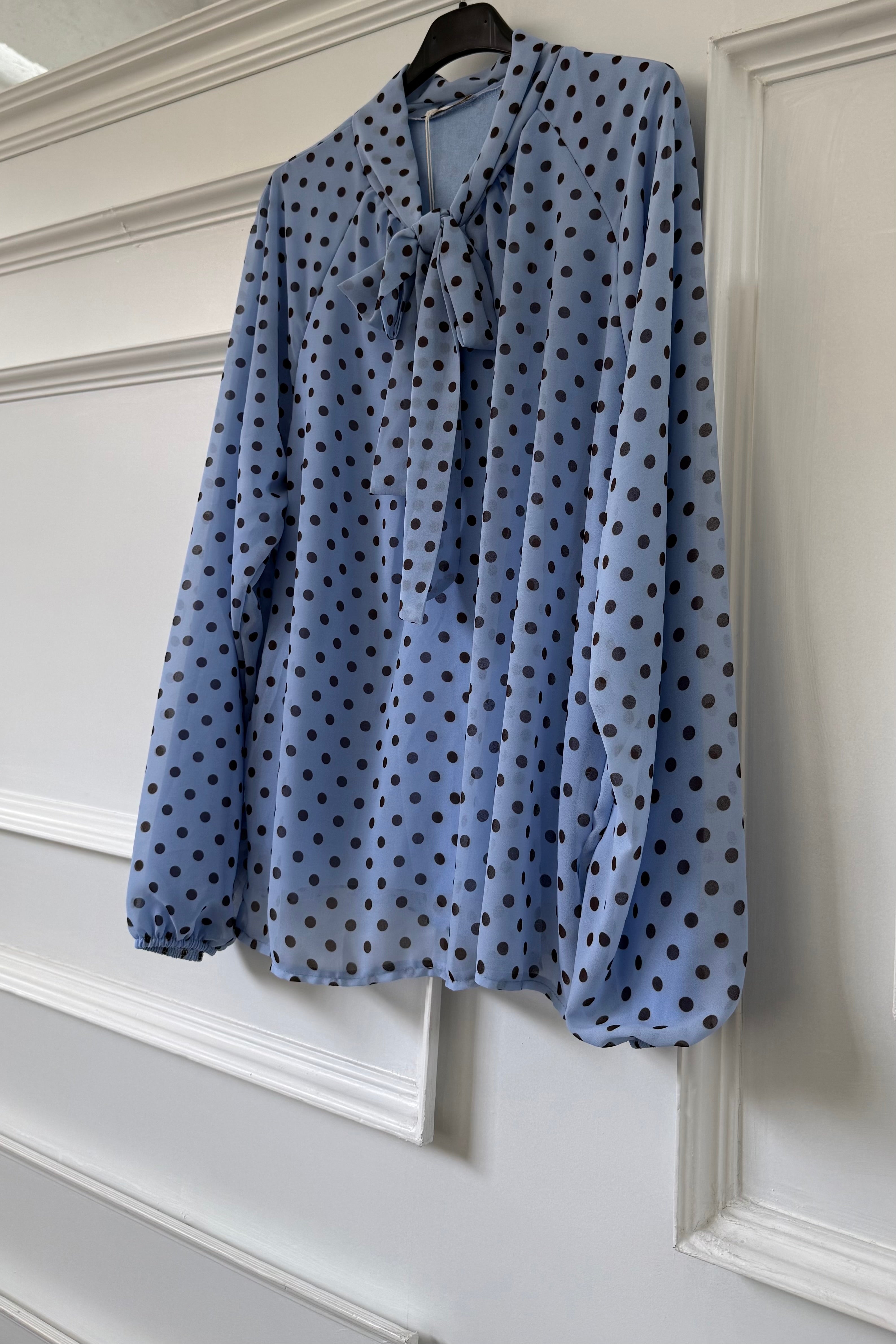 Belle Bluse mit Punkten