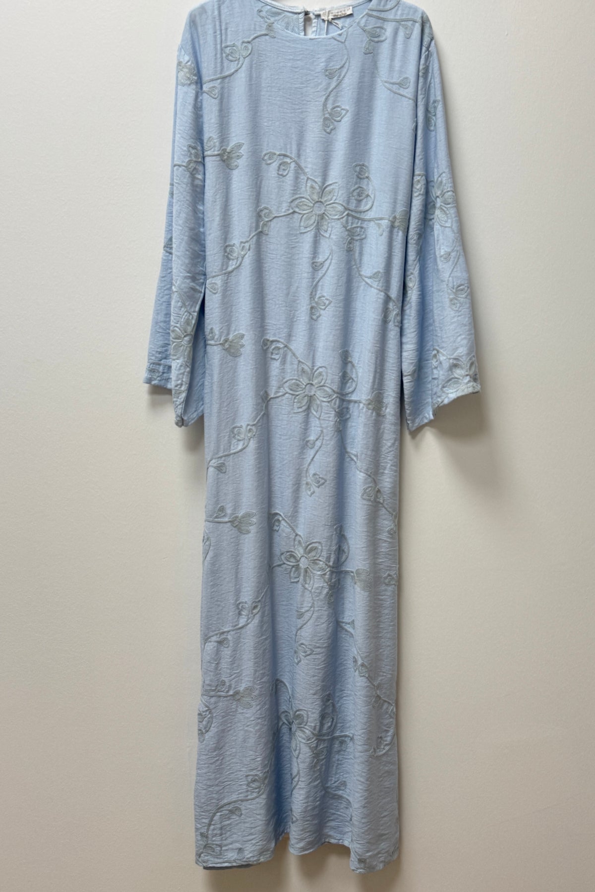 Belin Kleid mit gestickten Blumen