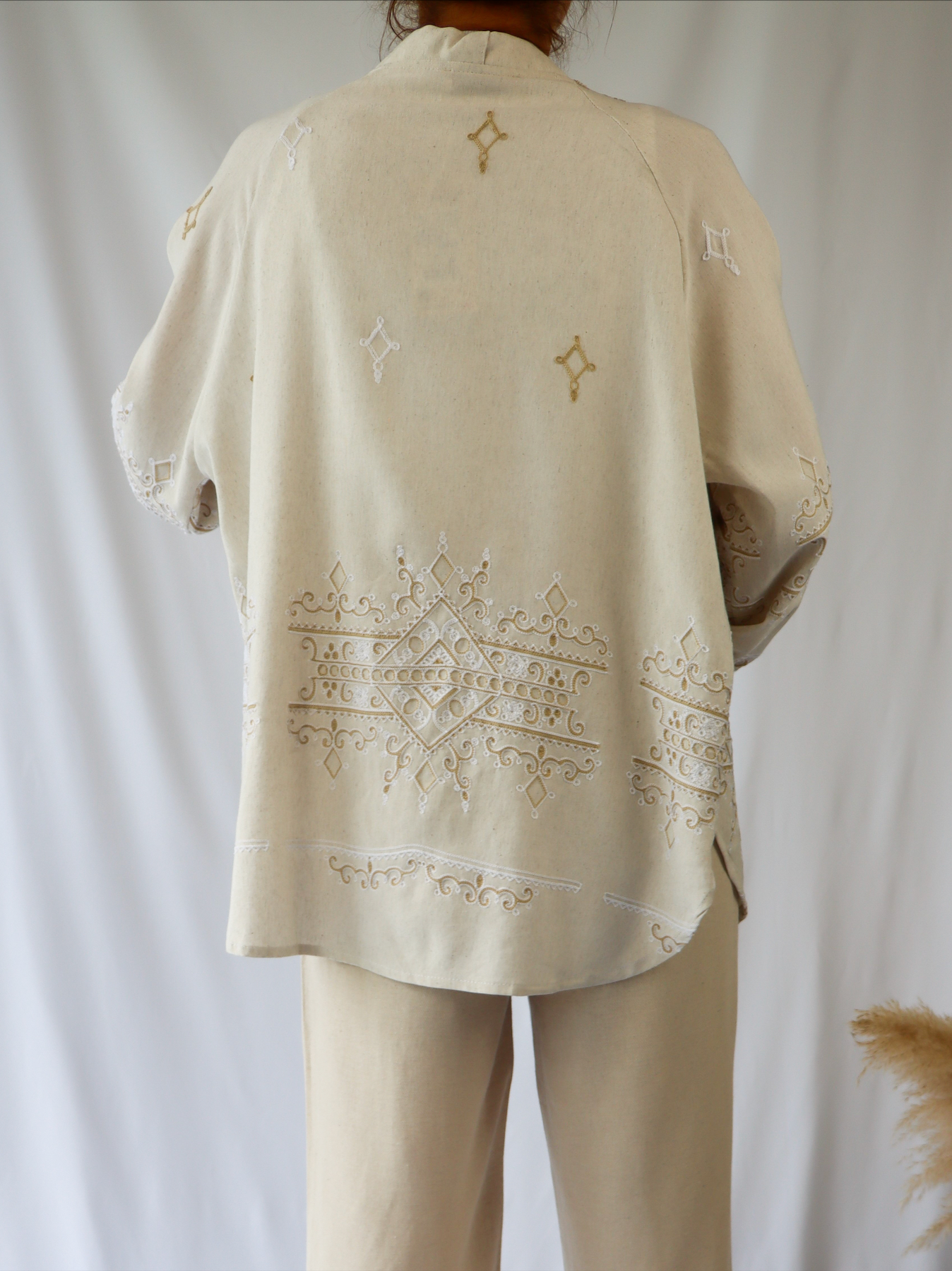 "Astara" Kimono mit Details in Beige