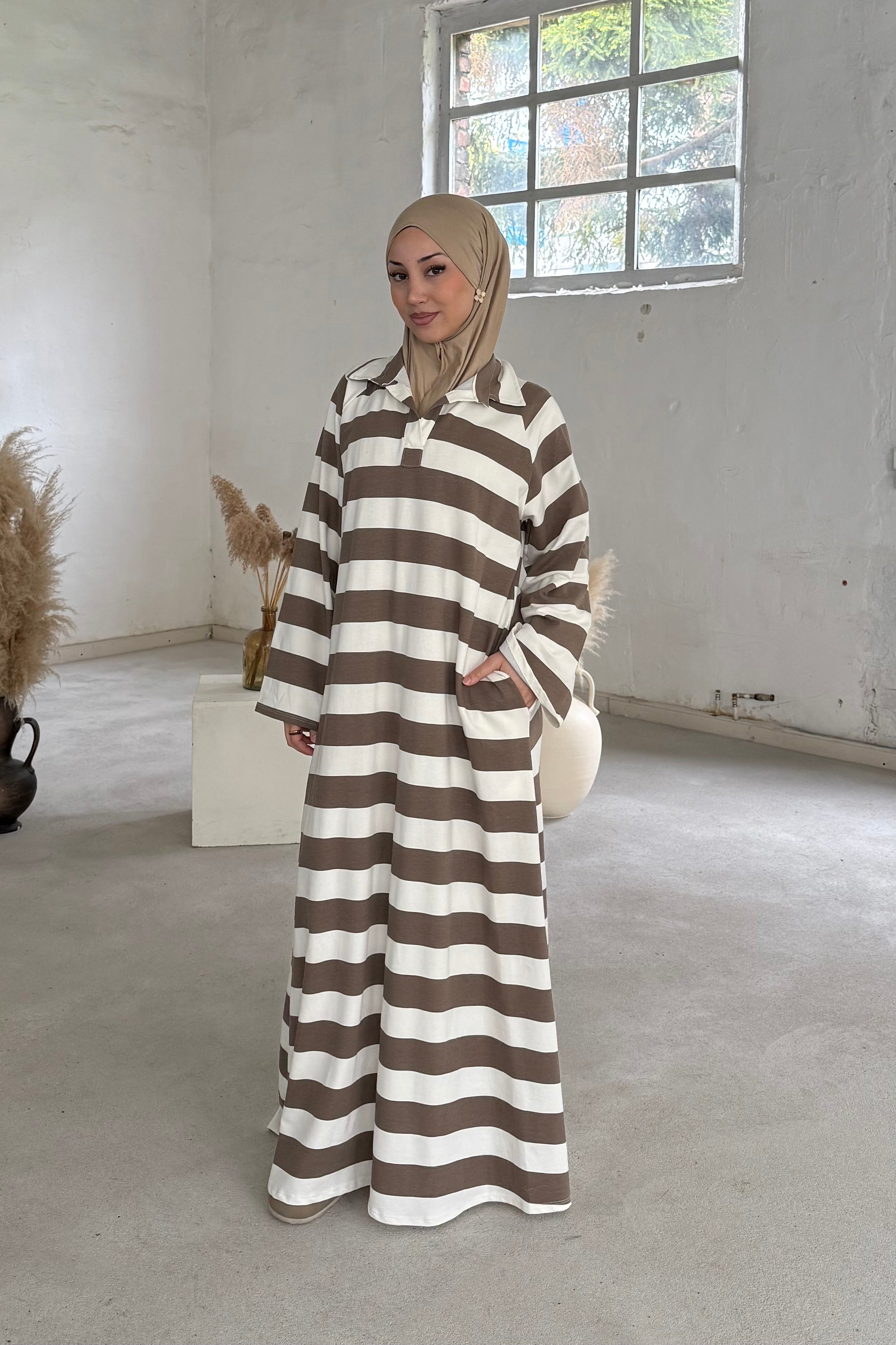 Gestreiftes Kleid