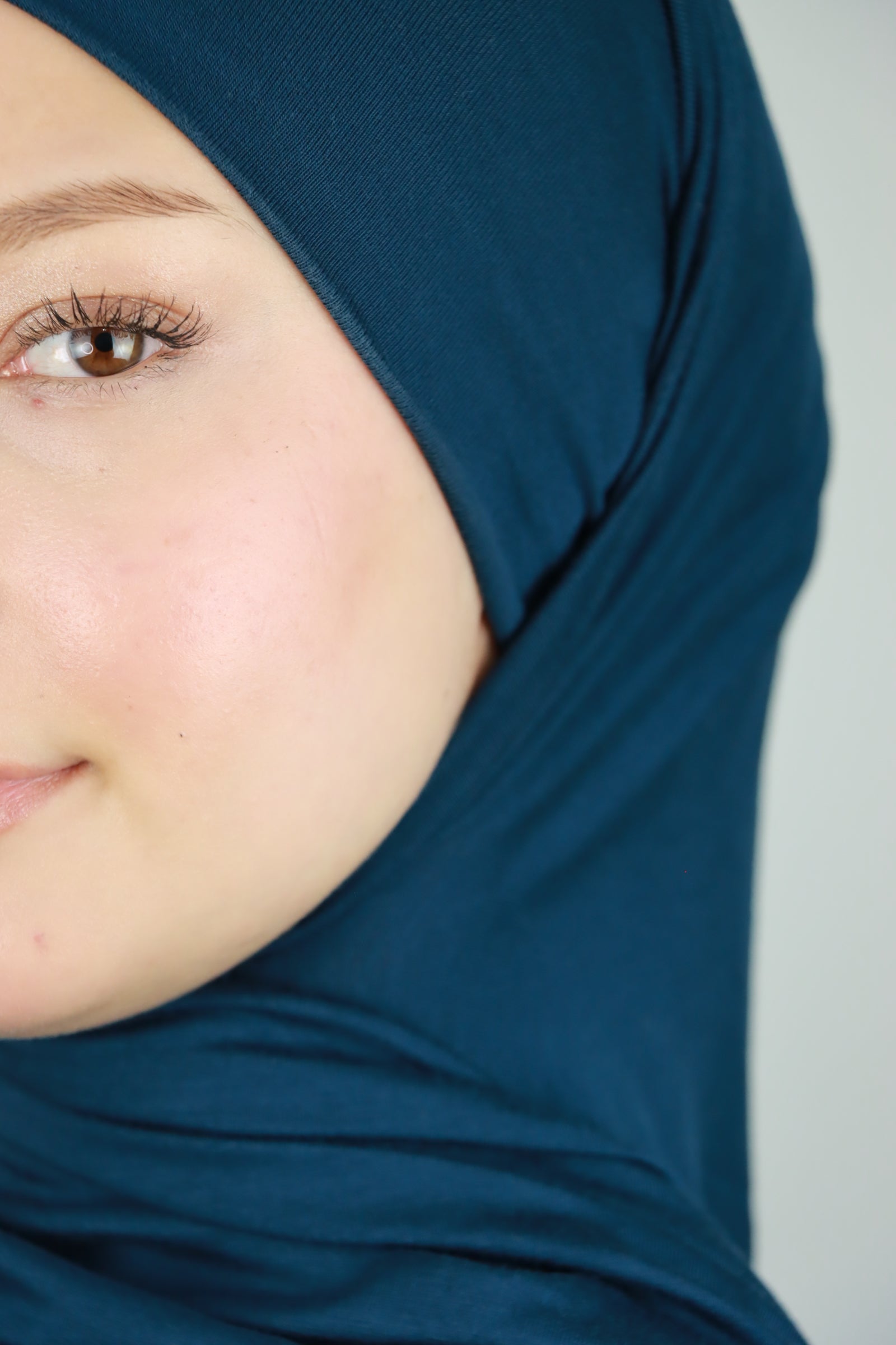 JERSEY MIT INTEGRIERTEM BONNET IN PETROL