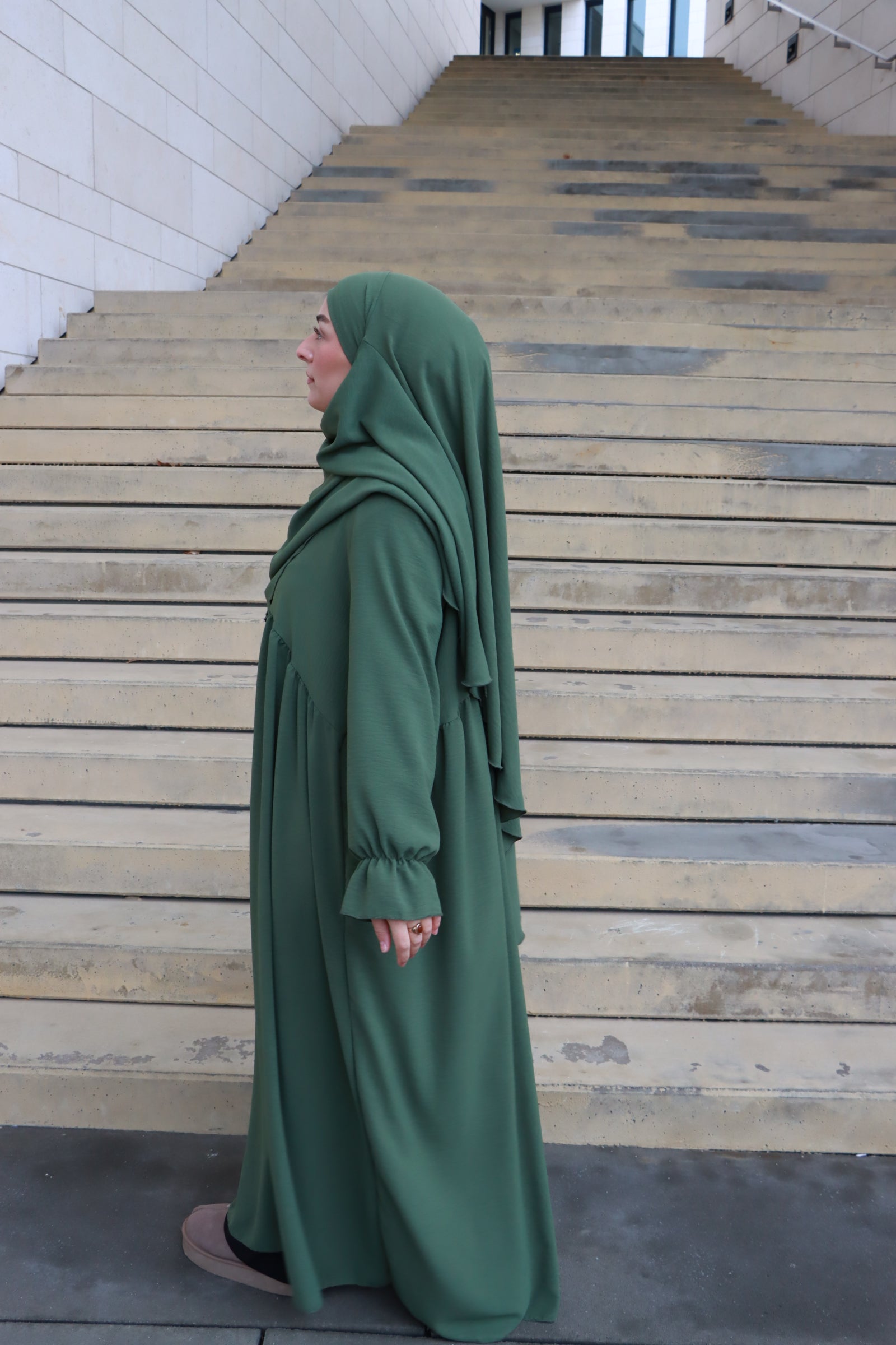 Safiya Abaya Set mit Khimar in Olivgrün