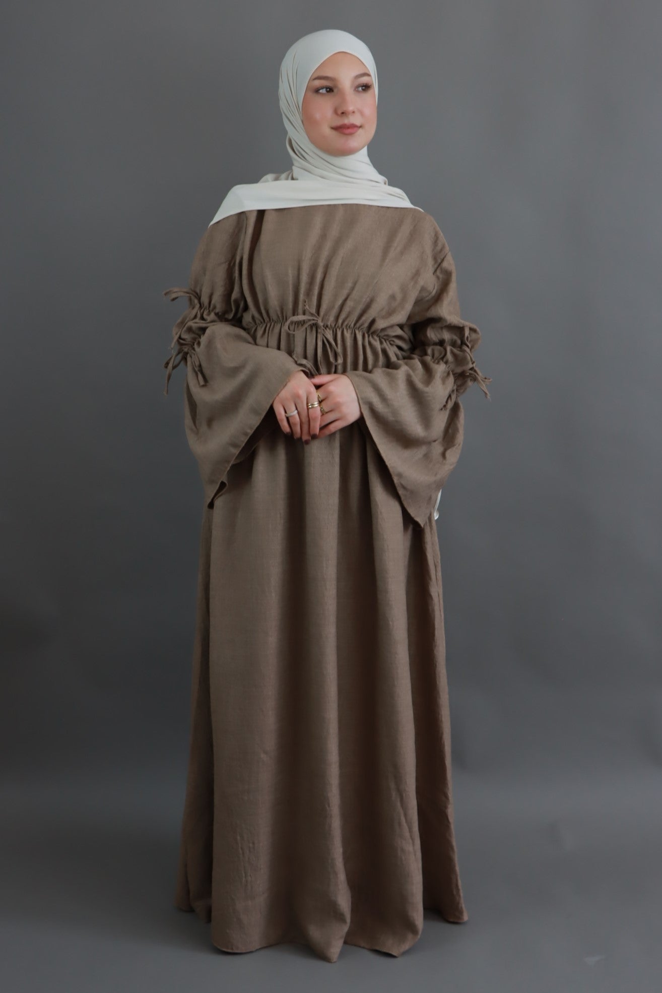 "Ayza" Kleid in Taupe