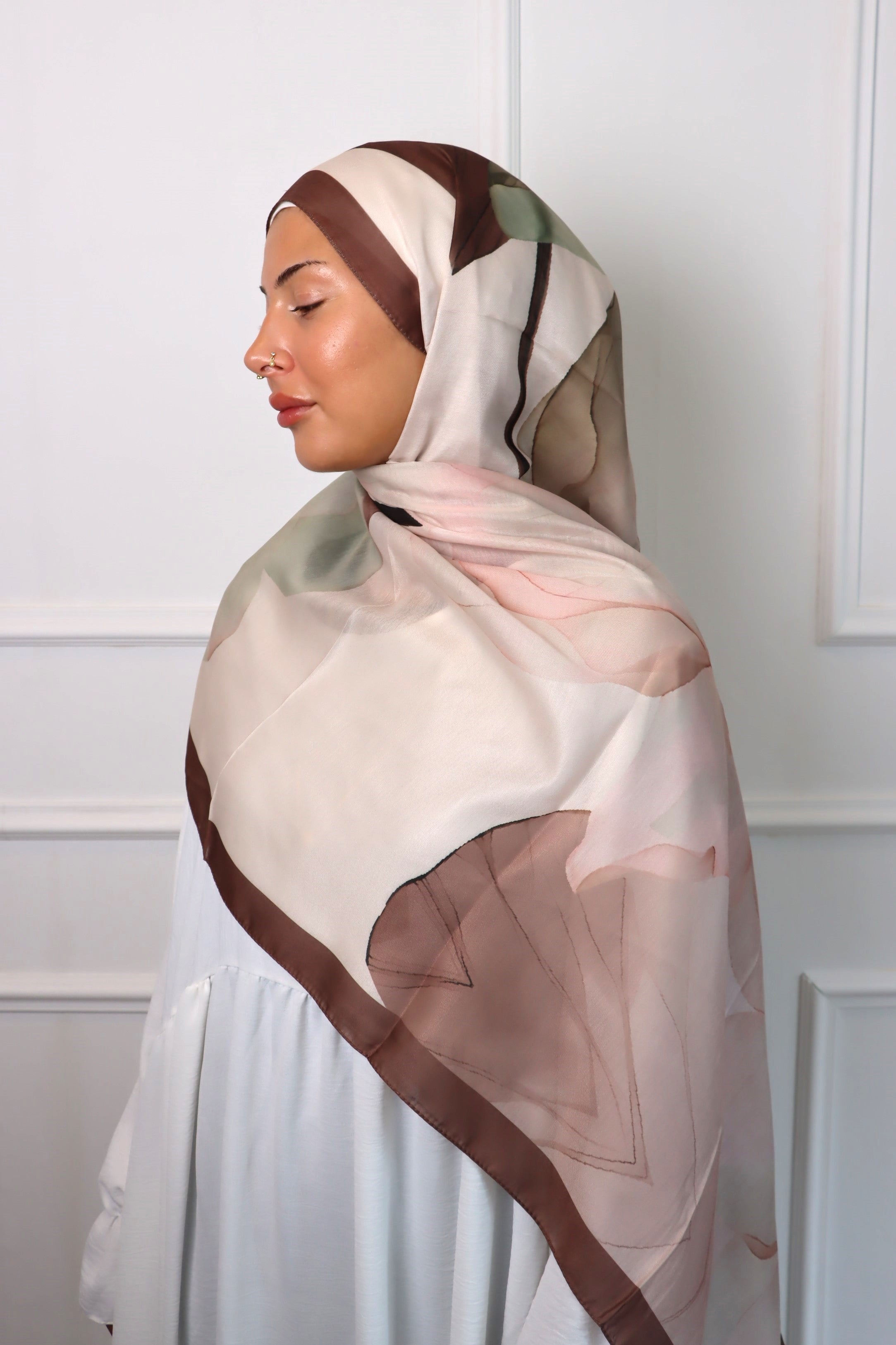 Blossom Hijab in Braun
