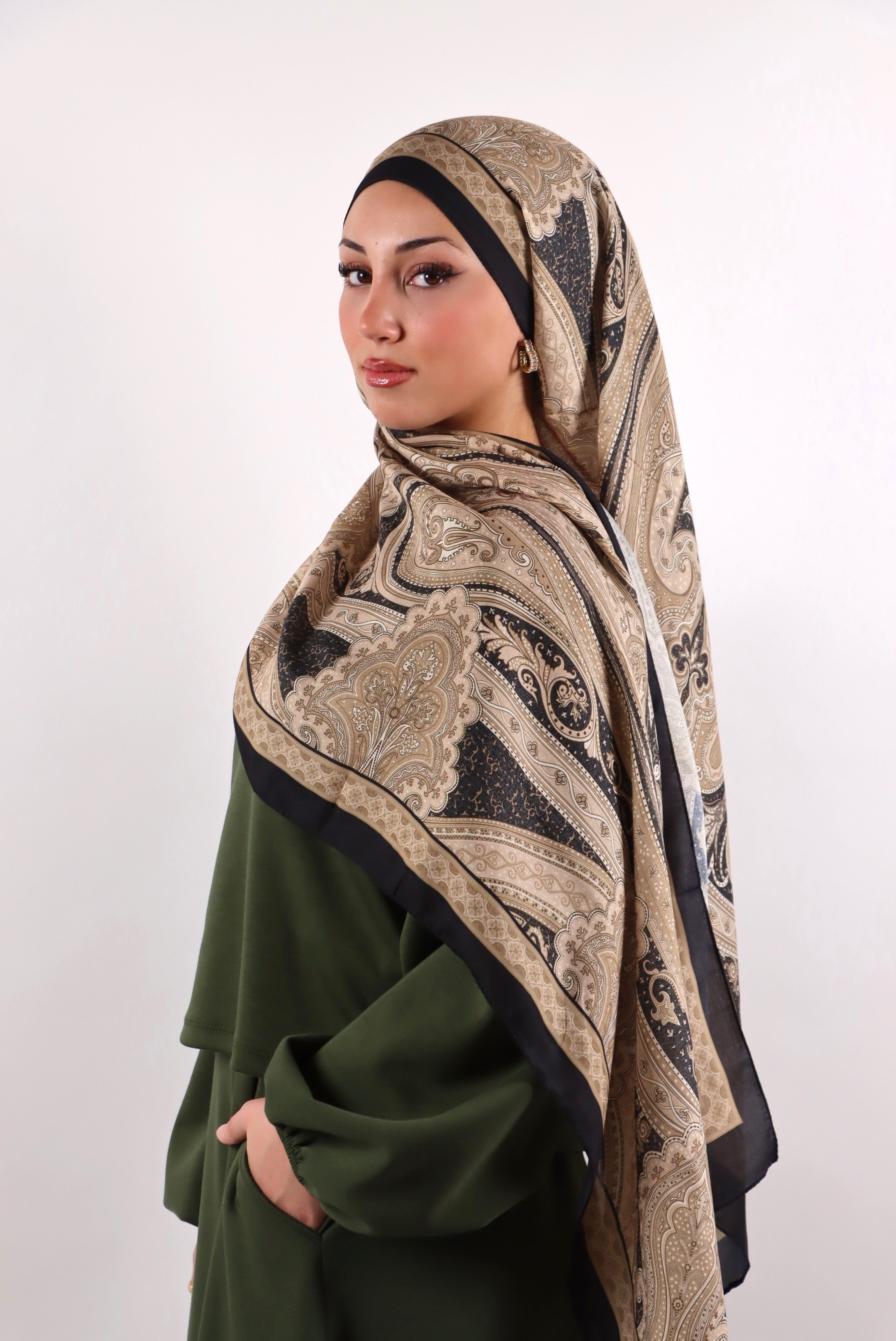 Soft Bohéme Hijab in Dark Black