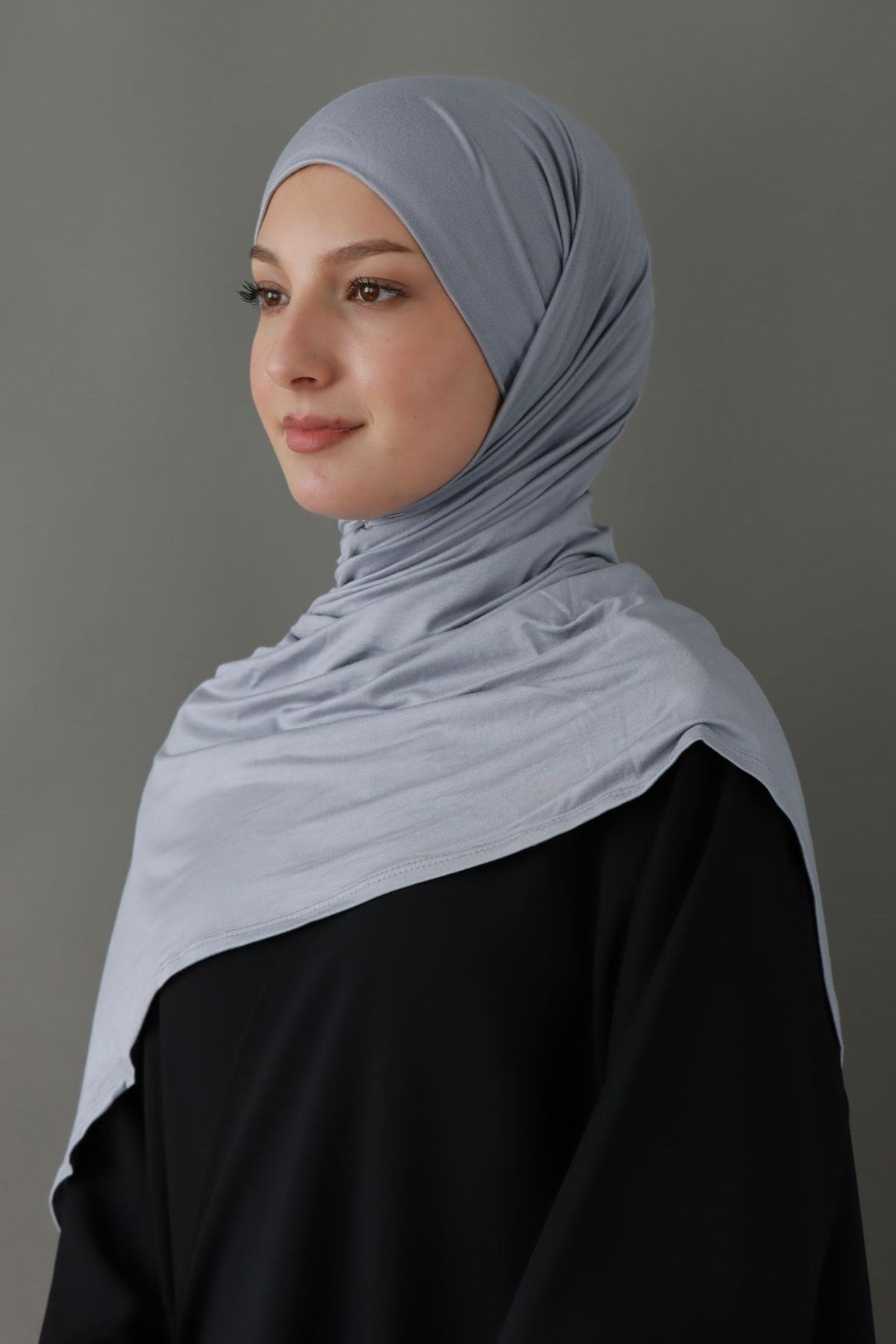 JERSEY MIT INTEGRIERTEM BONNET IN HELLGRAU